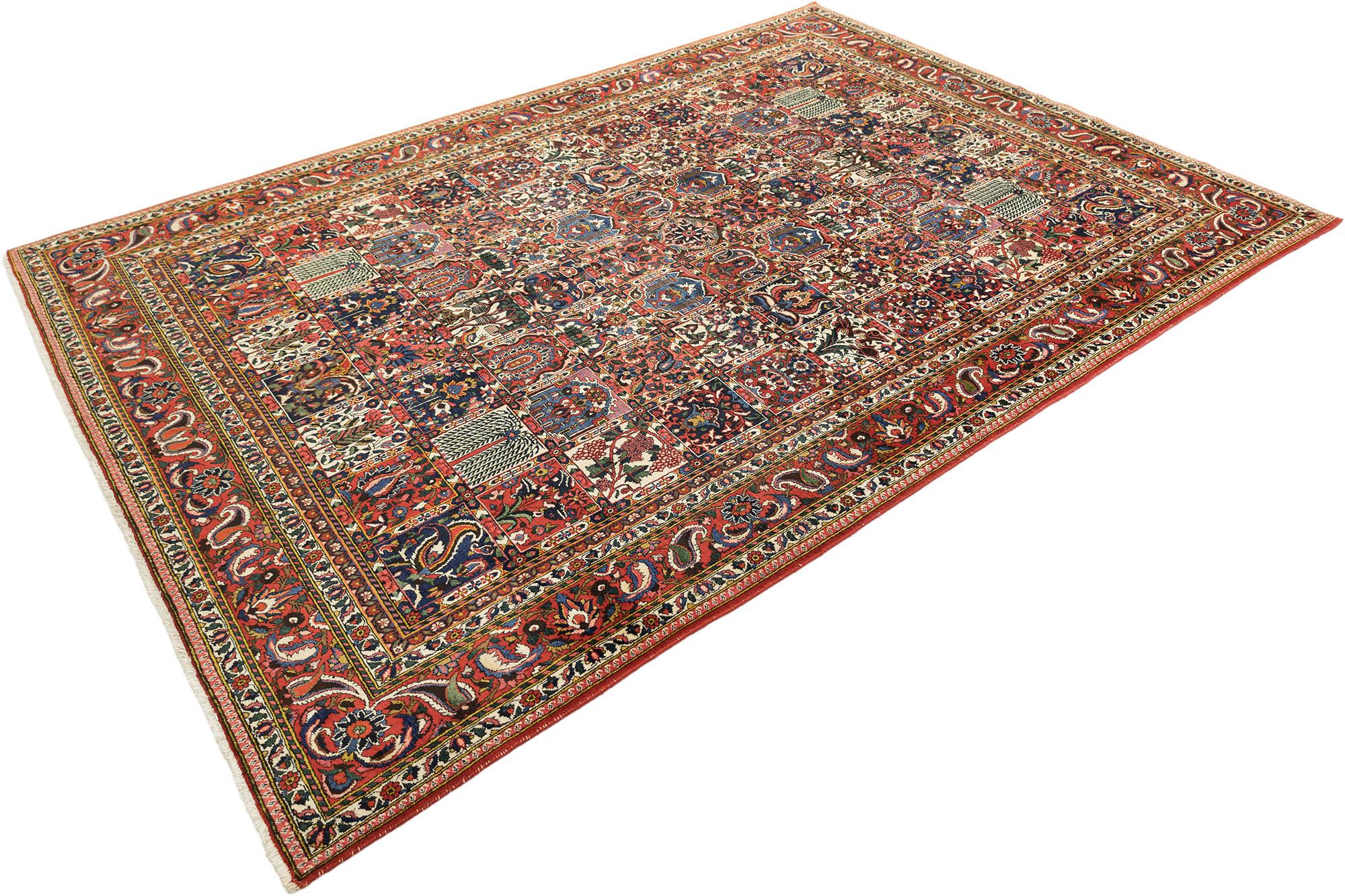 Handgeknüpfter Bakhtiar-Teppich, gewebt im Iran um 1950.

Dieser fein gewebte Bakhtiar-Teppich zeigt ein klassisches Garten-Panel-Muster, das aus einer Reihe von quadratischen Fächern besteht, die mit stilisierten Blumenmotiven, Vasen und