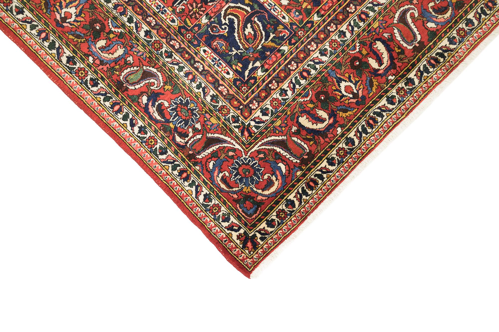 Antiker Bakhtiar-Teppich, handgeknüpft, 12,7 × 8,8 Fuß - Rot, Marine & Elfenbein im Zustand „Hervorragend“ im Angebot in North Bergen, NJ