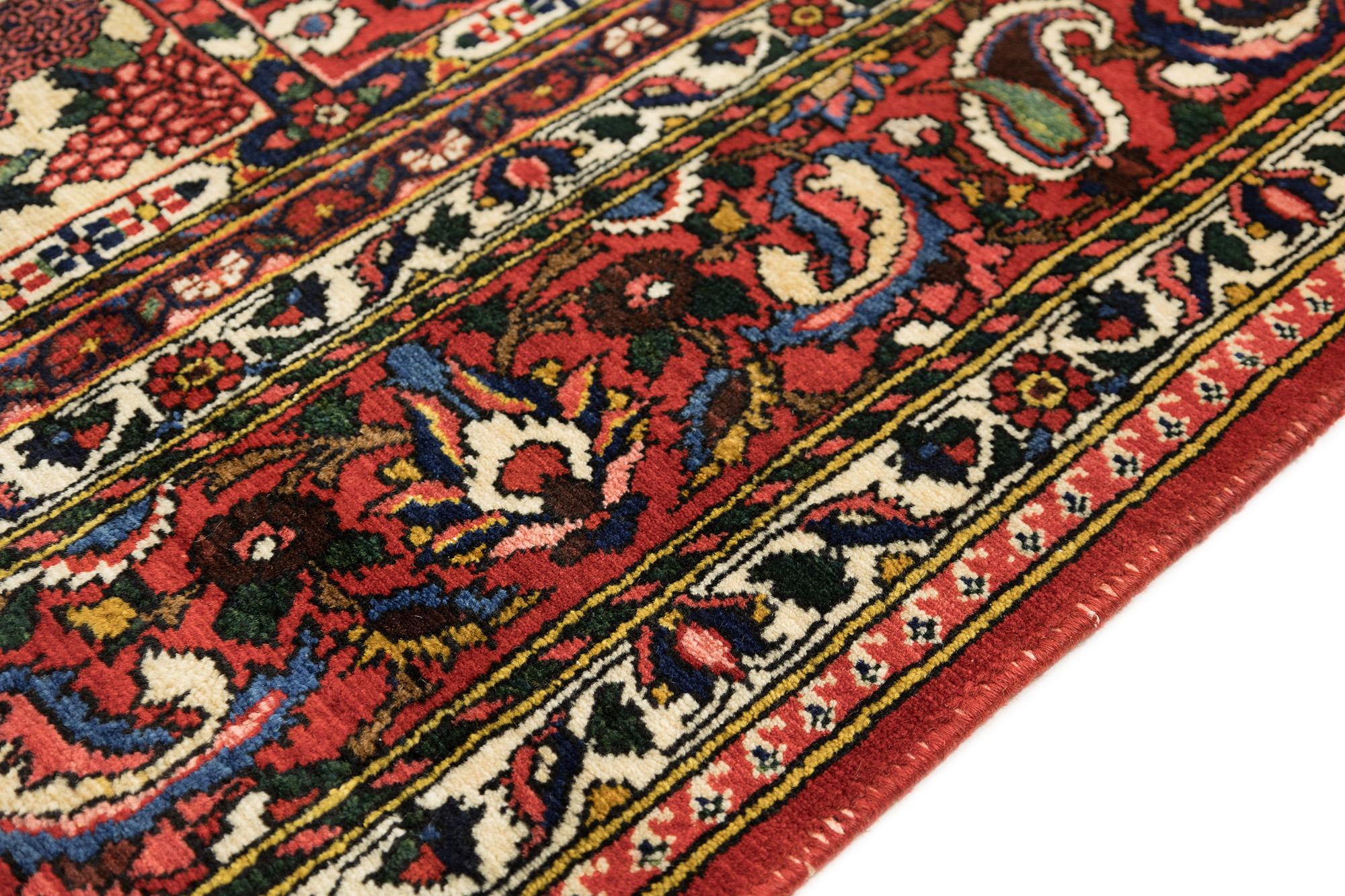 Antiker Bakhtiar-Teppich, handgeknüpft, 12,7 × 8,8 Fuß - Rot, Marine & Elfenbein (Mitte des 20. Jahrhunderts) im Angebot