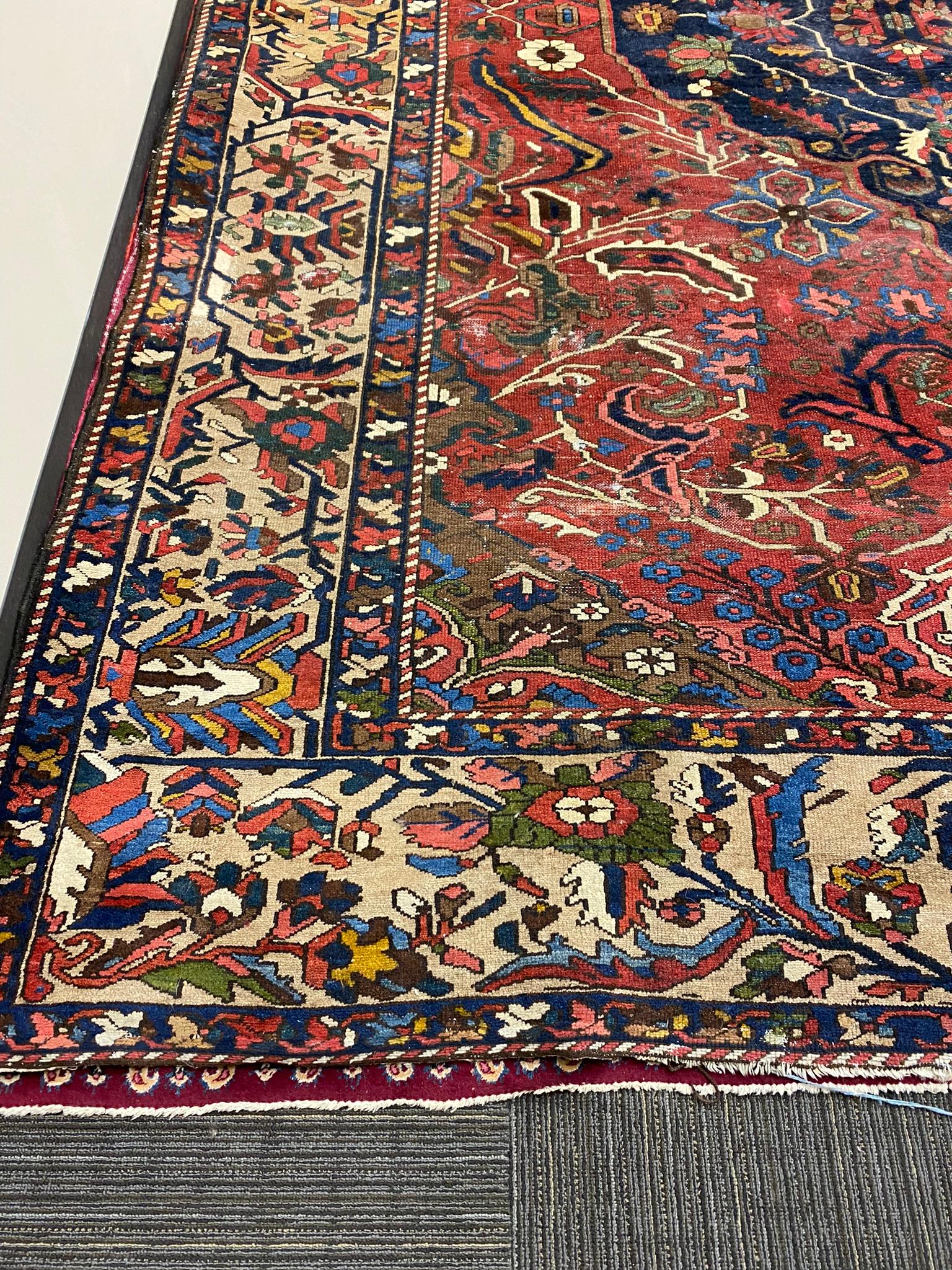 Alfombra antigua Bakhtiari Anudado a mano en venta