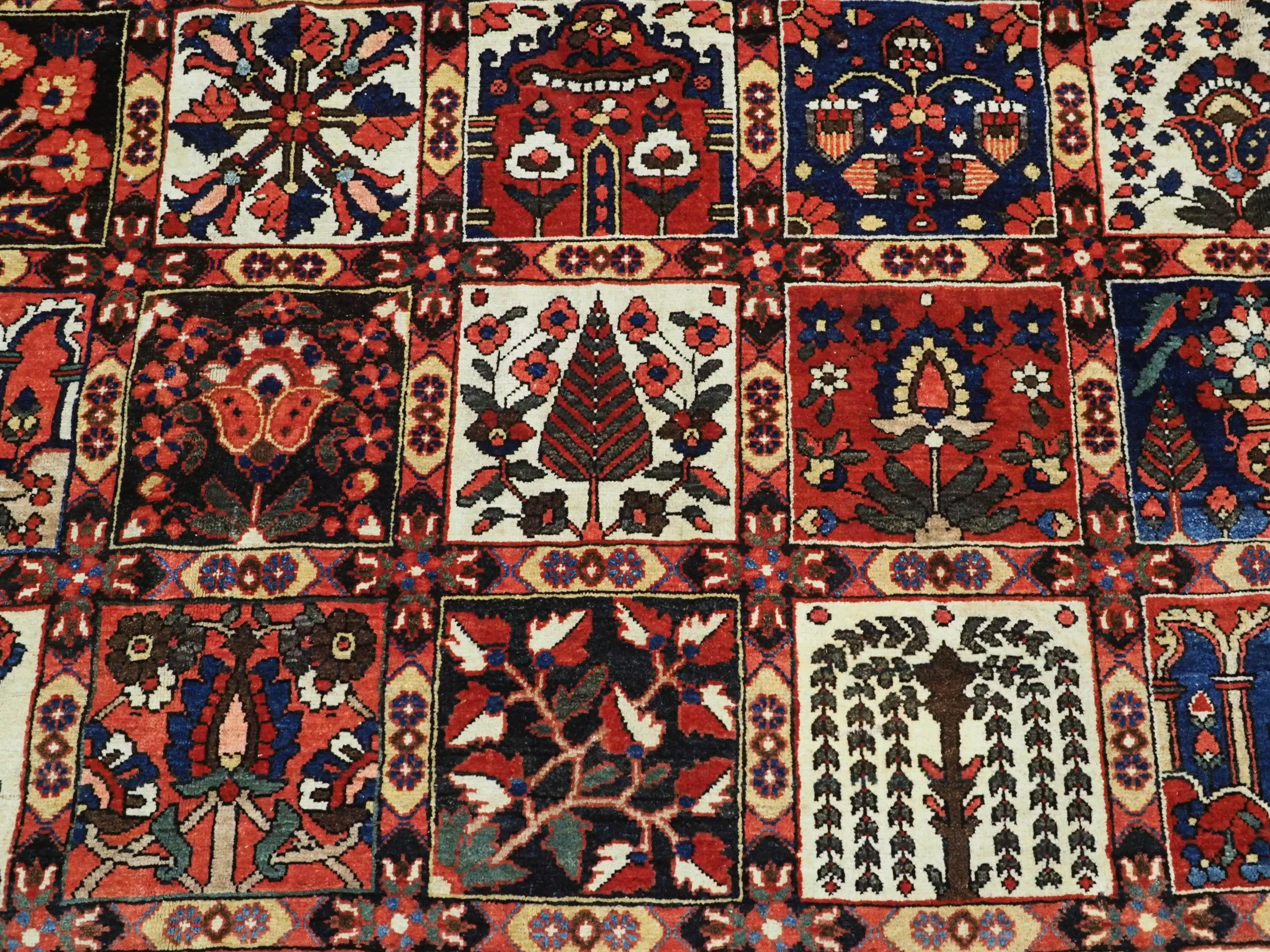 Antique Bakhtiari carpet of the 'garden' design, circa 1900 For Sale 4