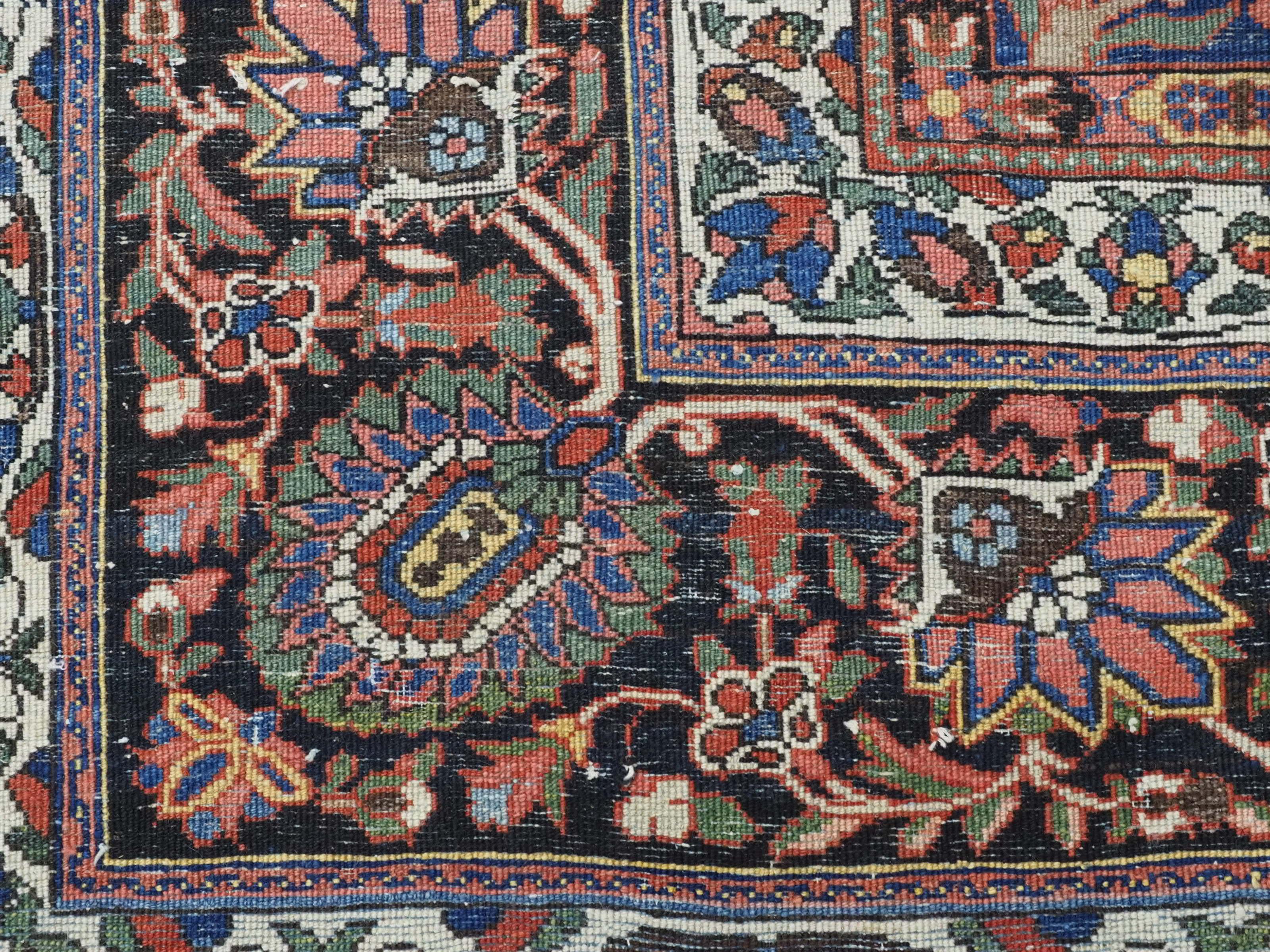 Antique Bakhtiari carpet of the 'garden' design, circa 1900 For Sale 8