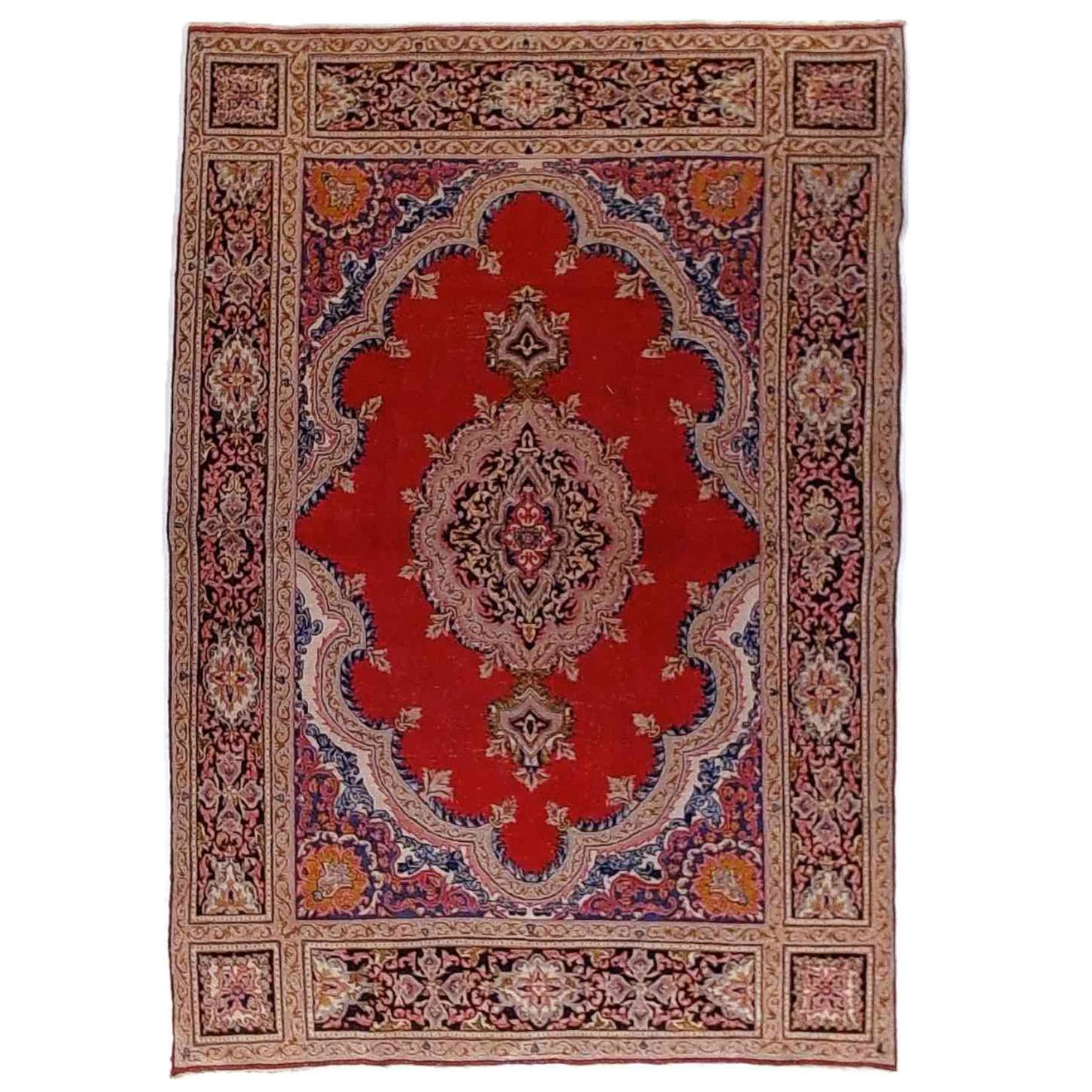 Antique Bakhtiari Oriental Wool Rug Approximately, circa 1930 For Sale 9