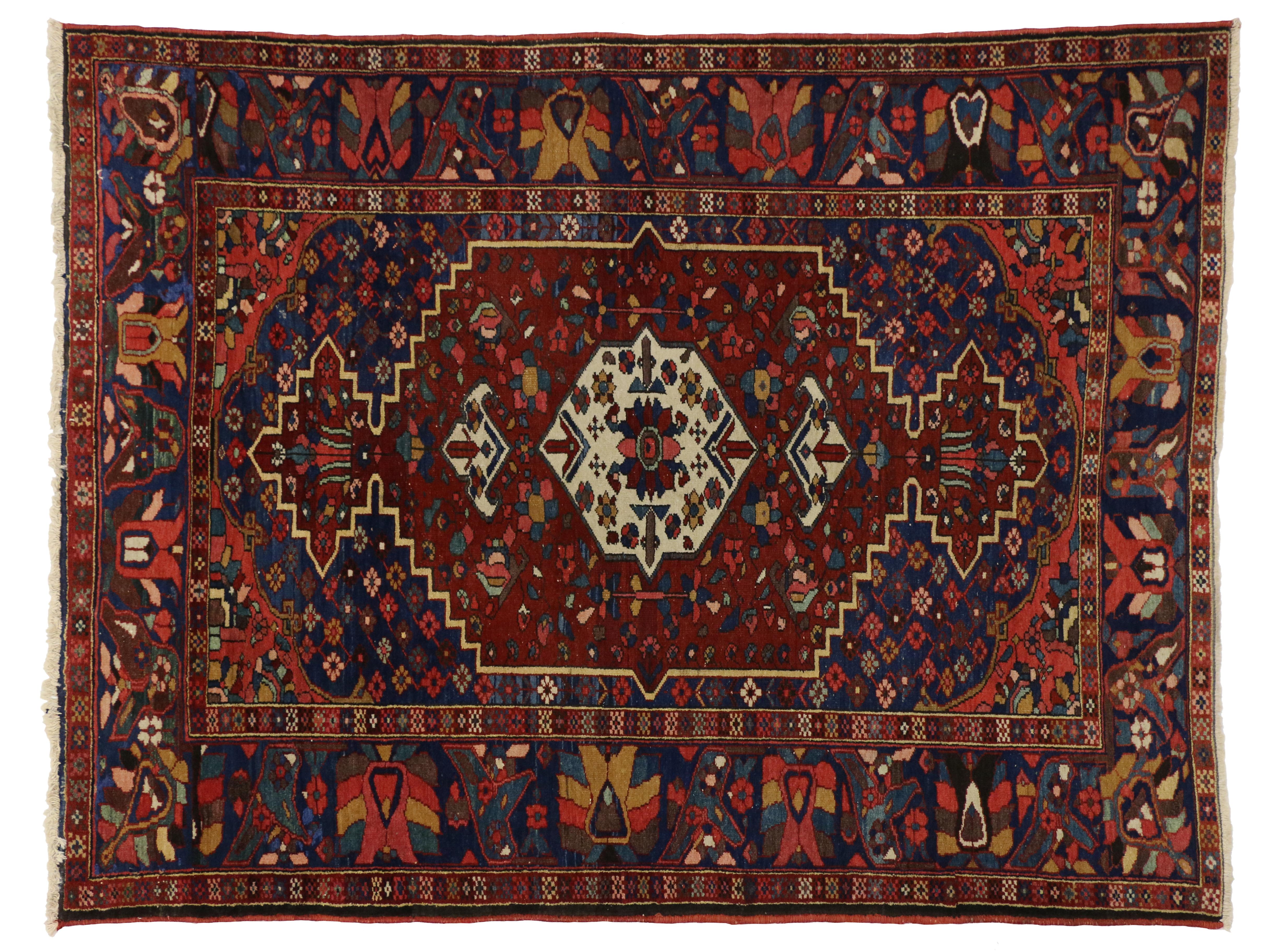 Antique Bakhtiari Persian Rug with Traditional Modern Style For Sale 3