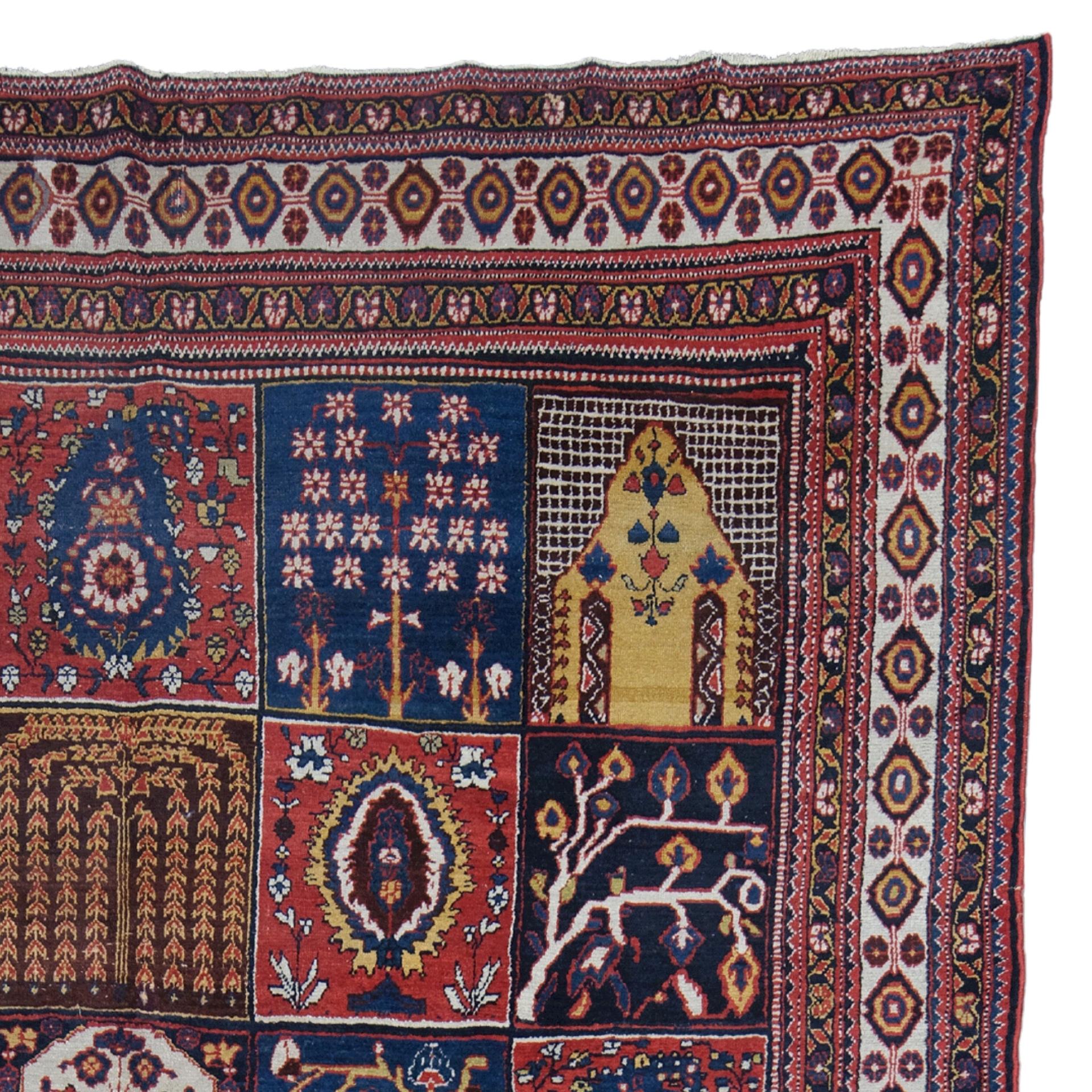 Antique Bakhtiari Qashqai Rug - 19th Century Qashqai Rug, Handmade Antique Rug In Good Condition For Sale In Sultanahmet, 34