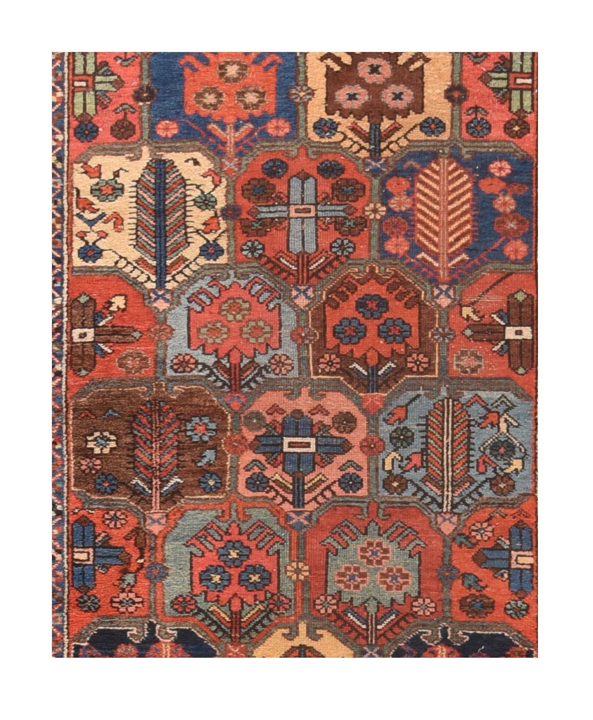 Antique Bakhtiari Rug In Good Condition For Sale In New York, NY