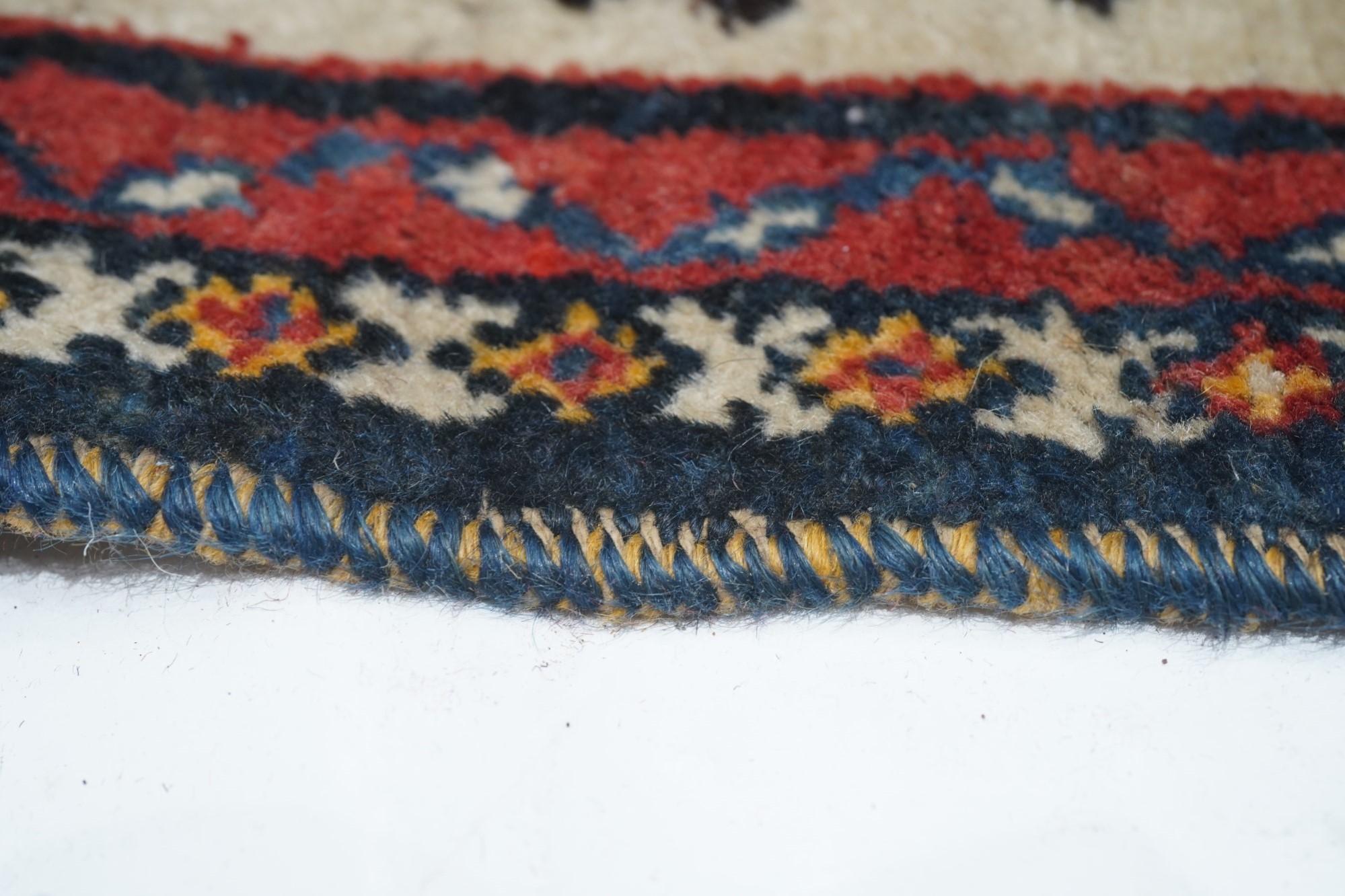 Early 20th Century Antique Bakhtiari Rug 4'6'' x 6'9'' For Sale
