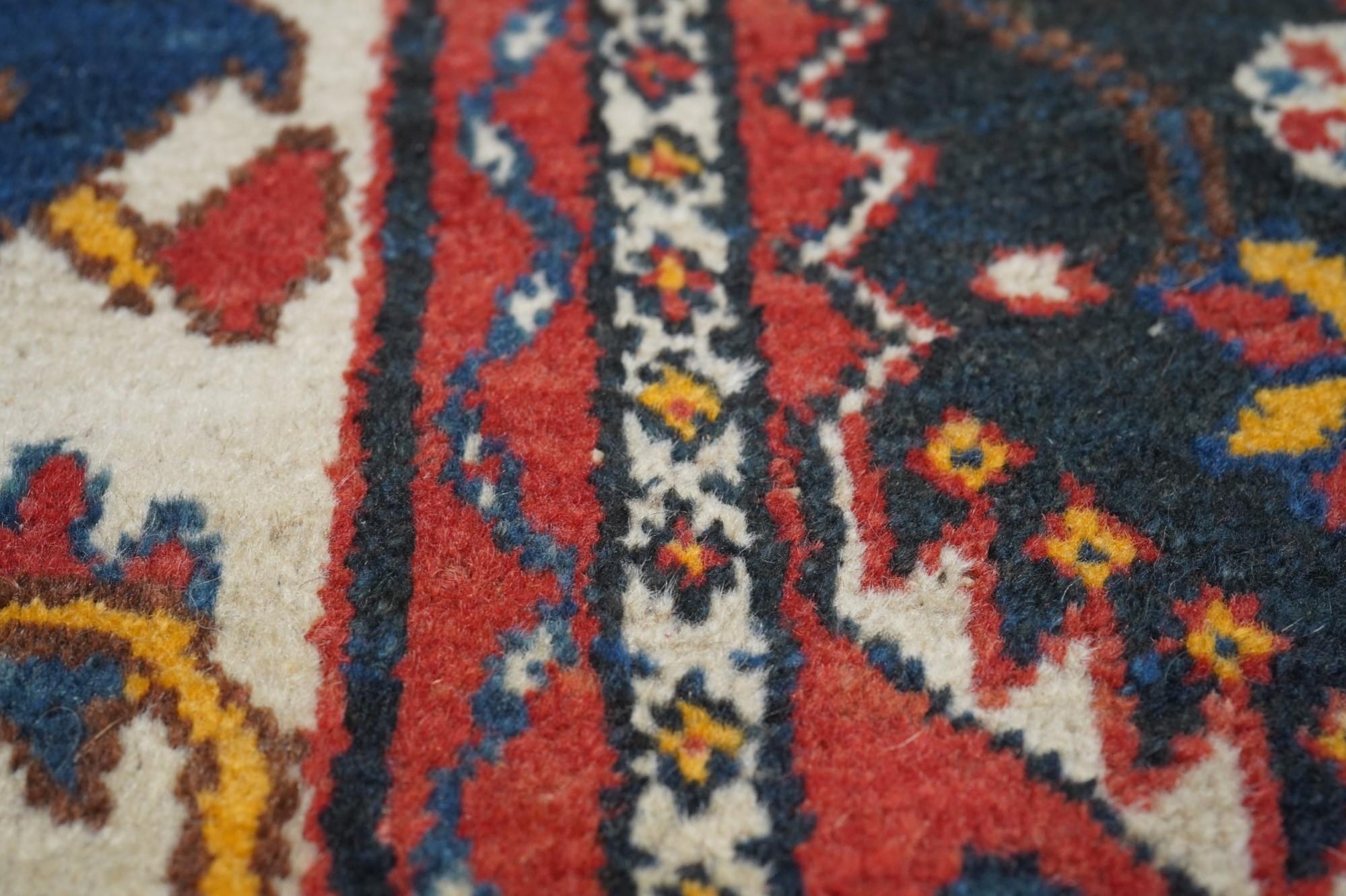 Antique Bakhtiari Rug 4'6'' x 6'9'' For Sale 1