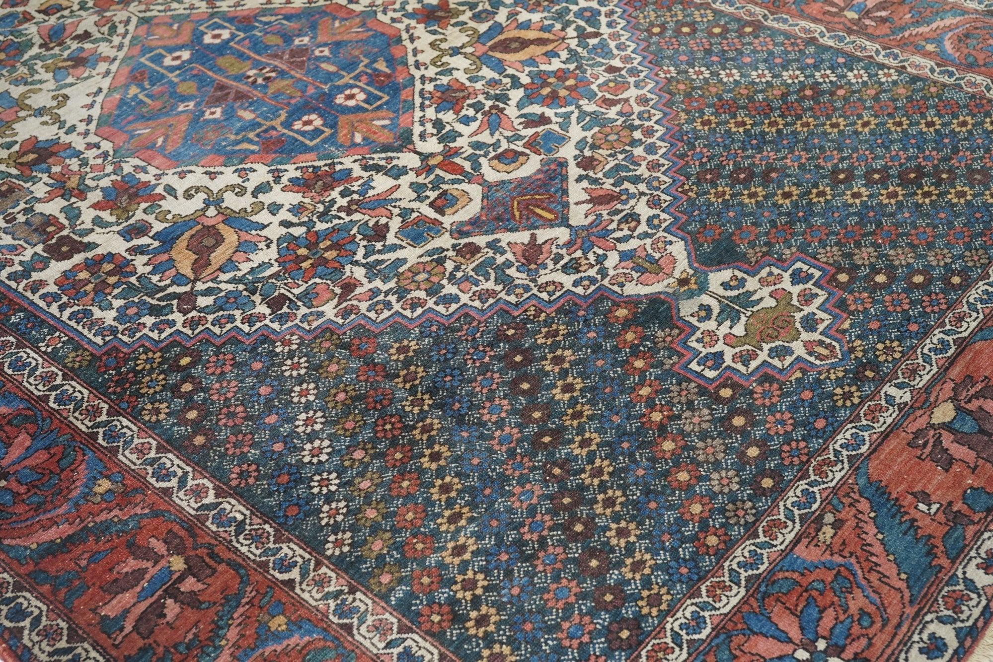 Antique Bakhtiari Rug 6'8'' x 10'3'' In Good Condition For Sale In New York, NY