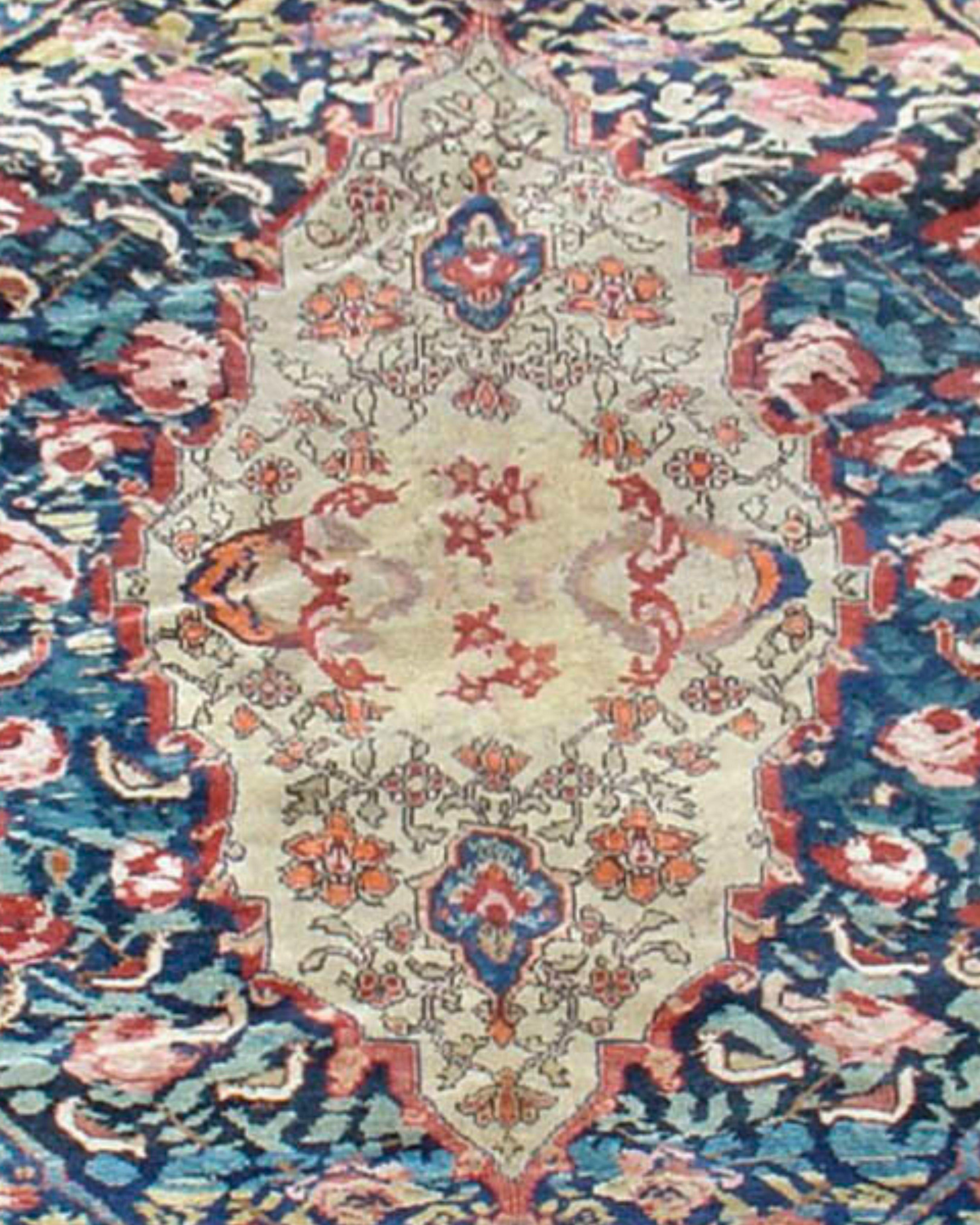 Antique Persian Bakhtiari Rug, Early 20th Century

Additional information:
Dimensions: 5'5