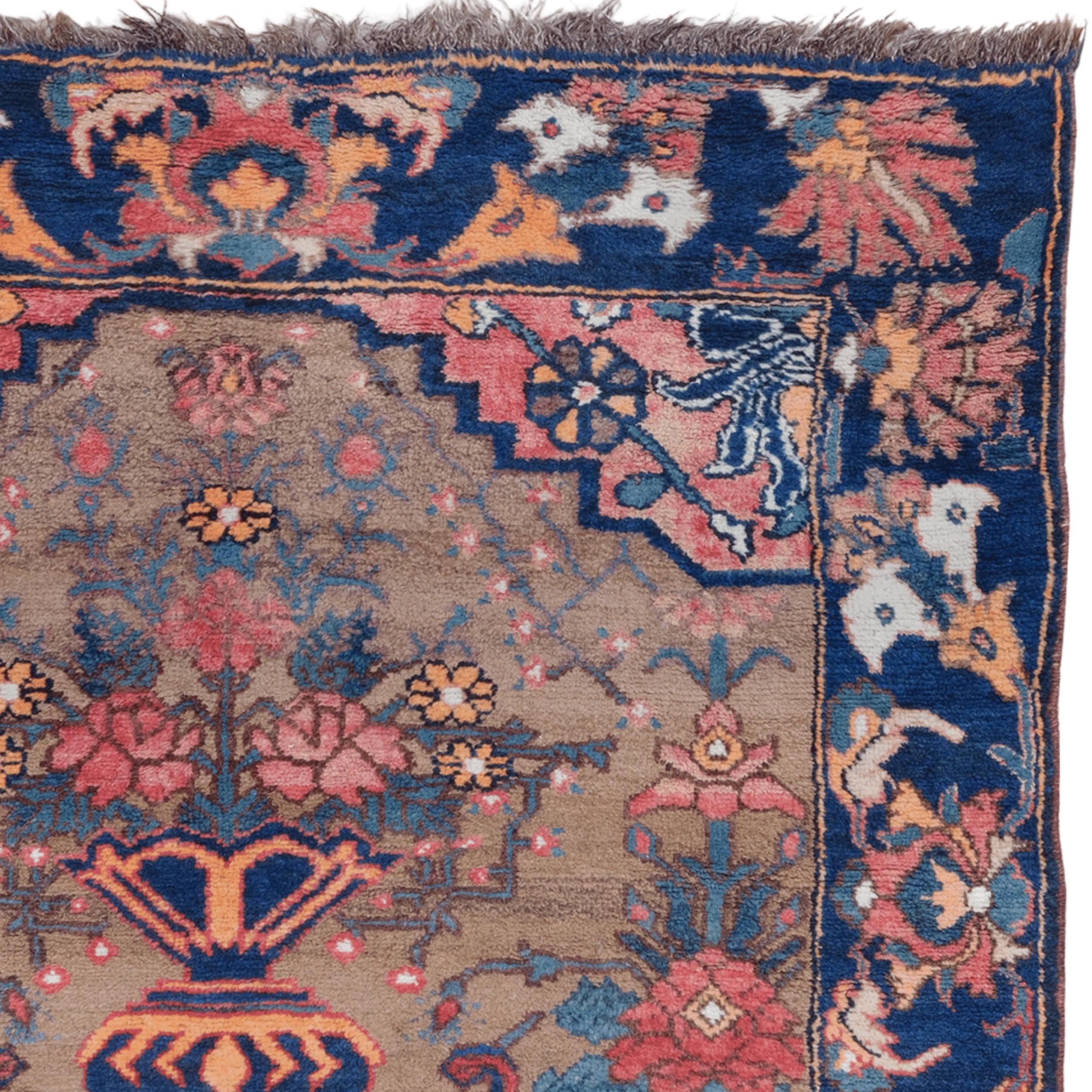 Annodato a mano Tappeto antico Bakhtiari - Fine del XIX secolo in vendita