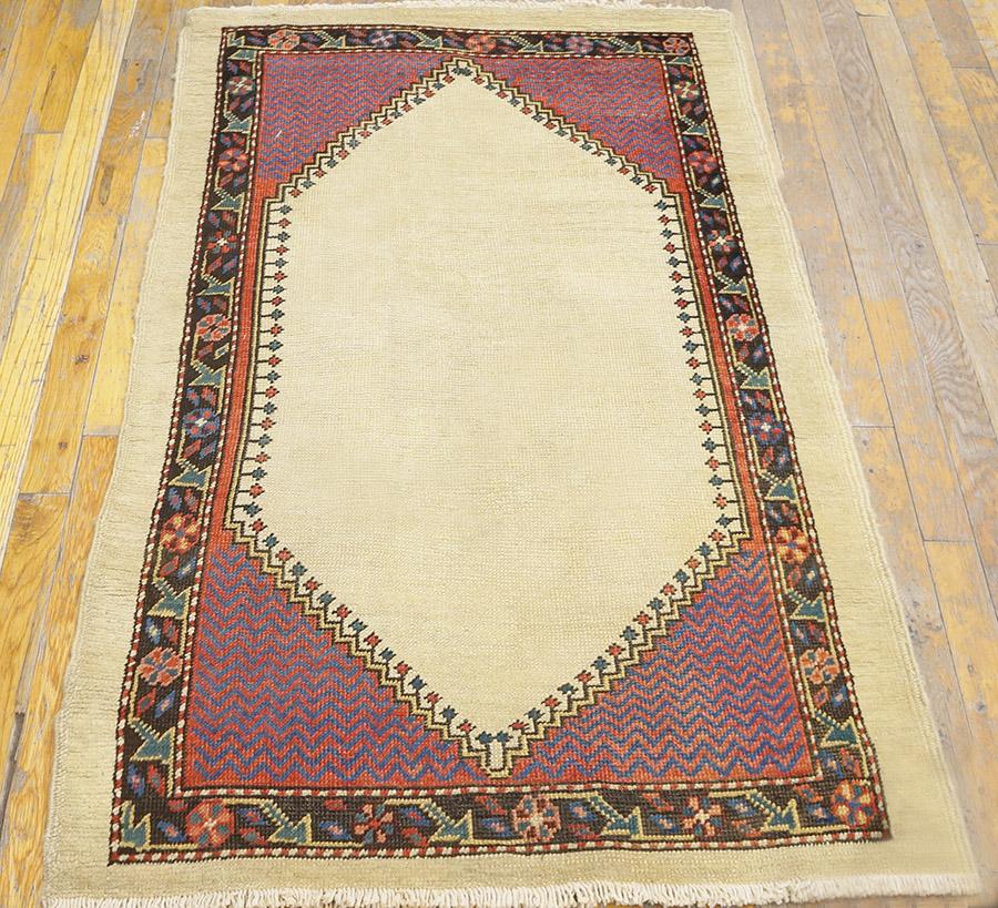 Small, simply elegant scatters and mats are among the most appealing of antique Bakshaiesh-Heriz work, Measures: 2'8