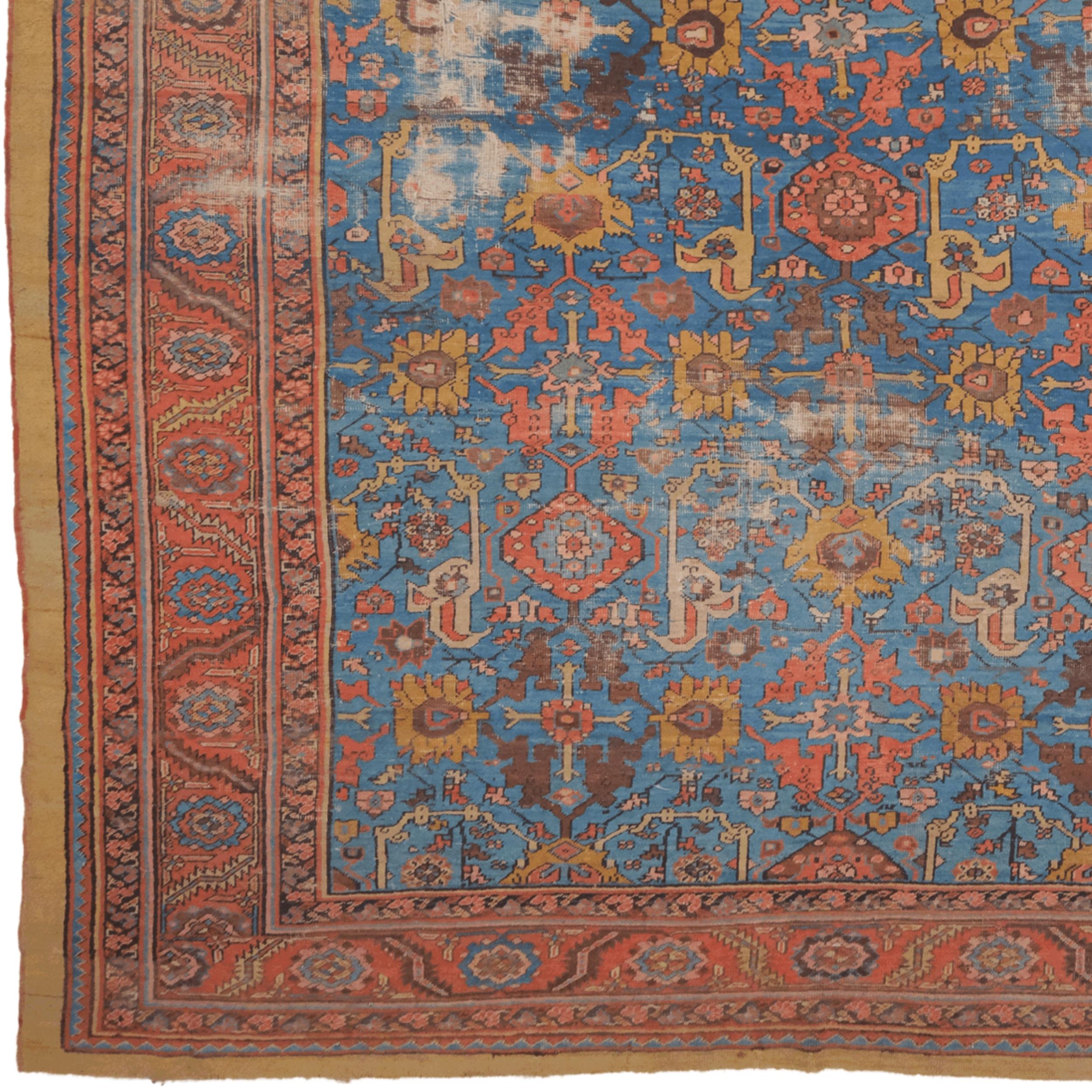 Ce rare tapis Bakshaish antique, tissé par des mains de maîtres à la fin du XIXe siècle, se distingue comme l'un des exemples les plus originaux et les plus esthétiques de l'art du tapis persan. Façonné selon les techniques de tissage