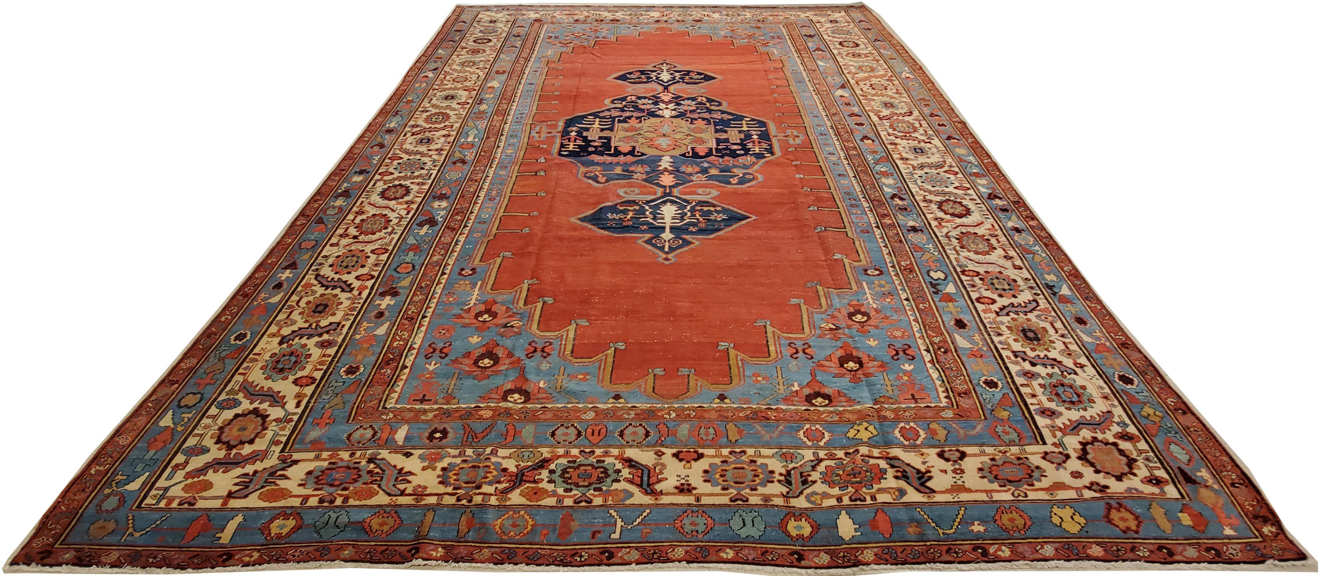 Antique Bakshaish Carpet, Oriental Persian Handmade in Ivory, Blue and Red In Excellent Condition For Sale In Port Washington, NY
