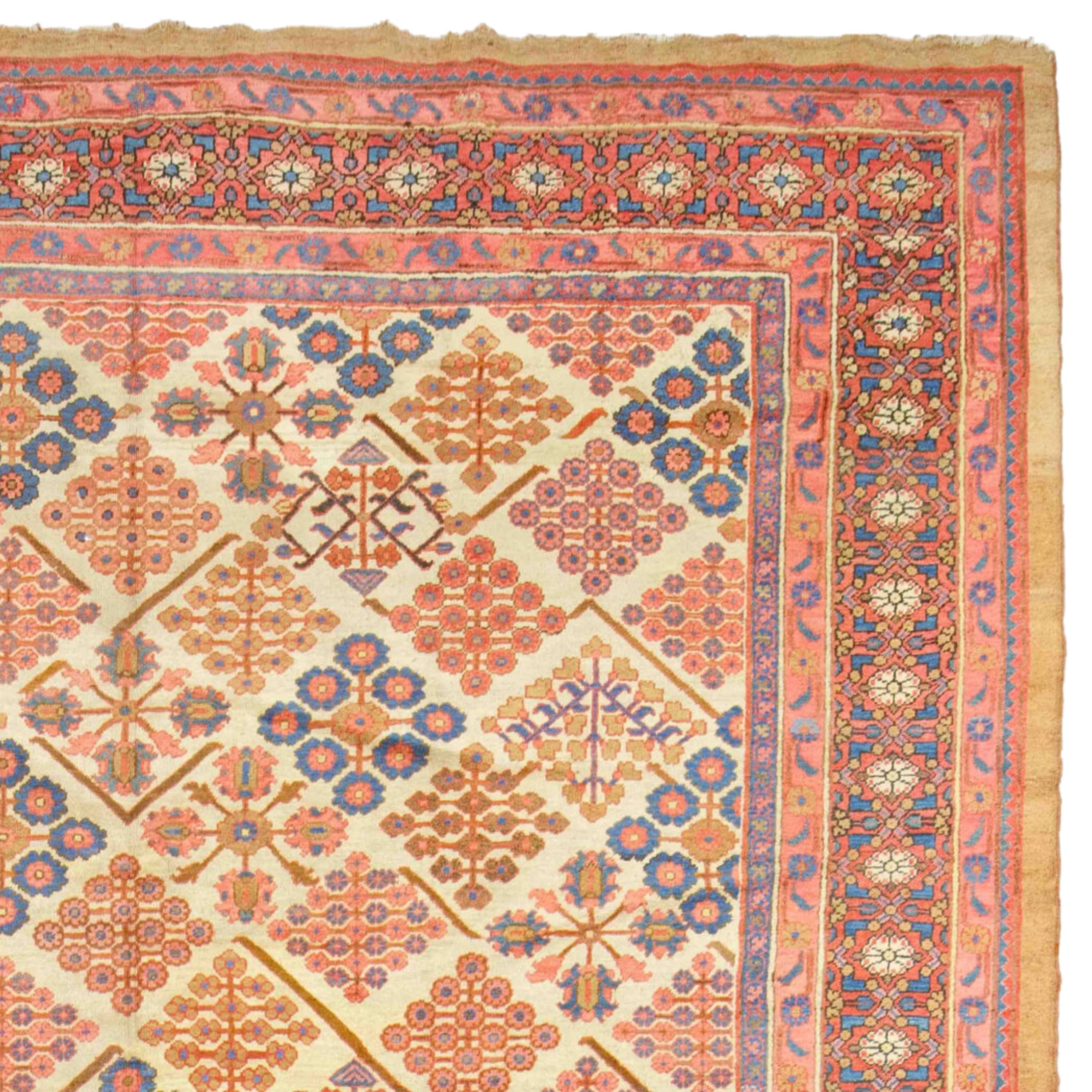 Antique Bakshaish Rug - Late of the 19th Century Bakshaish Rug, Antique Rug In Good Condition For Sale In Sultanahmet, 34