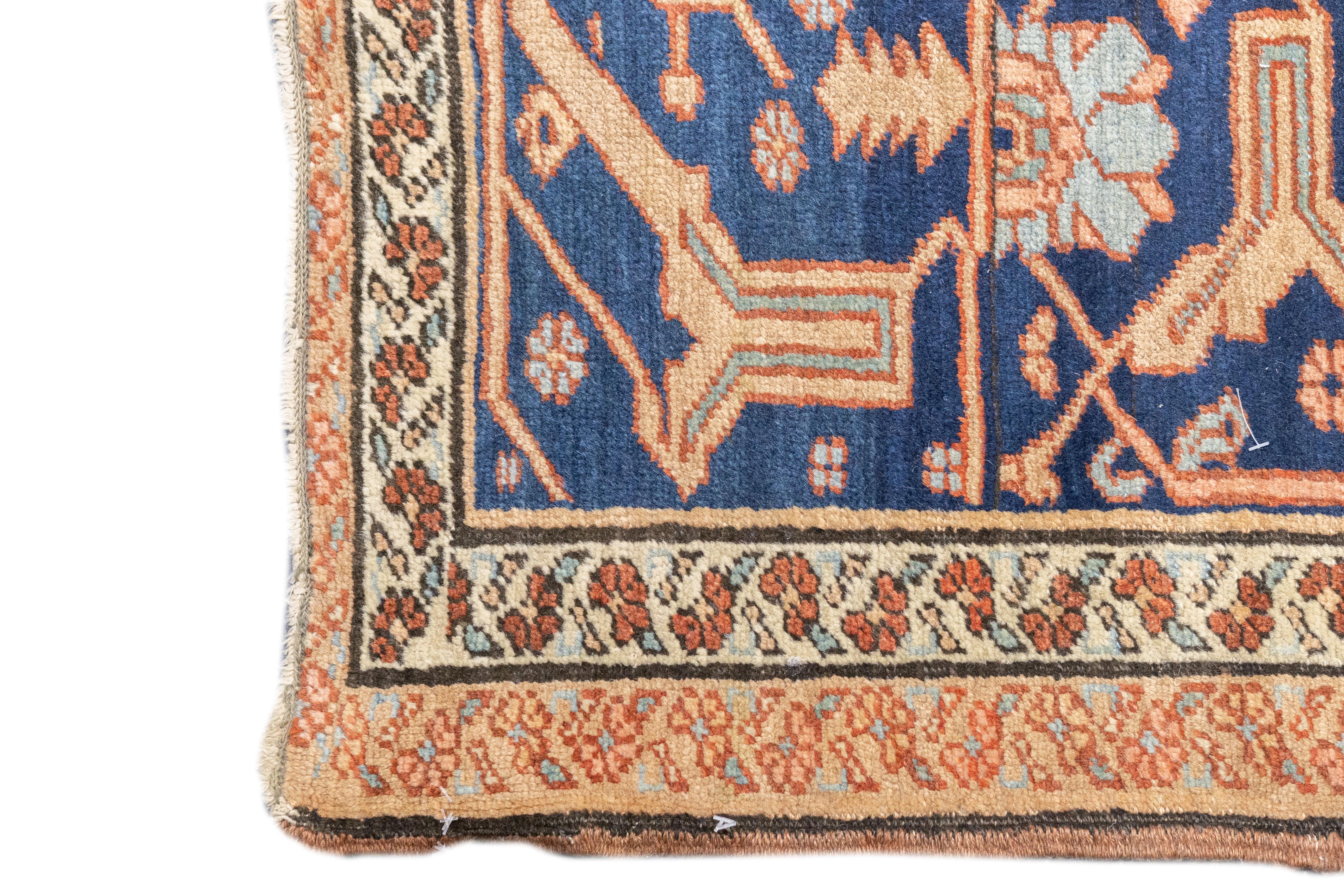 Antiker Bakshayesh-Teppich 11'5'' x 18'3'' (19. Jahrhundert) im Angebot