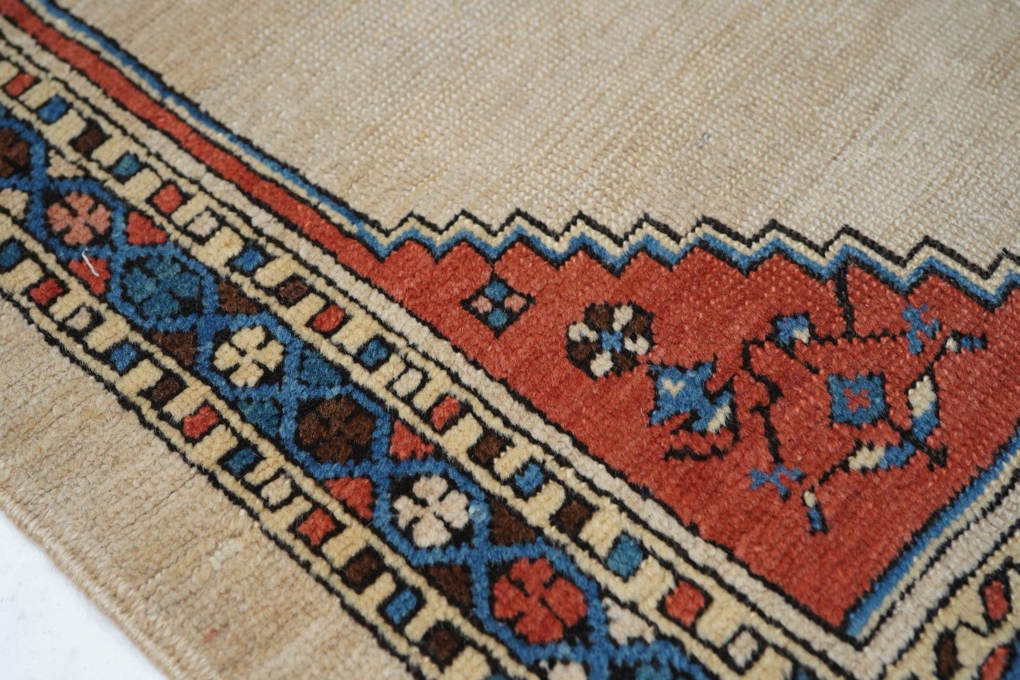 Antique Bakshayesh Rug 2'6'' x 4'3'' In Good Condition For Sale In New York, NY