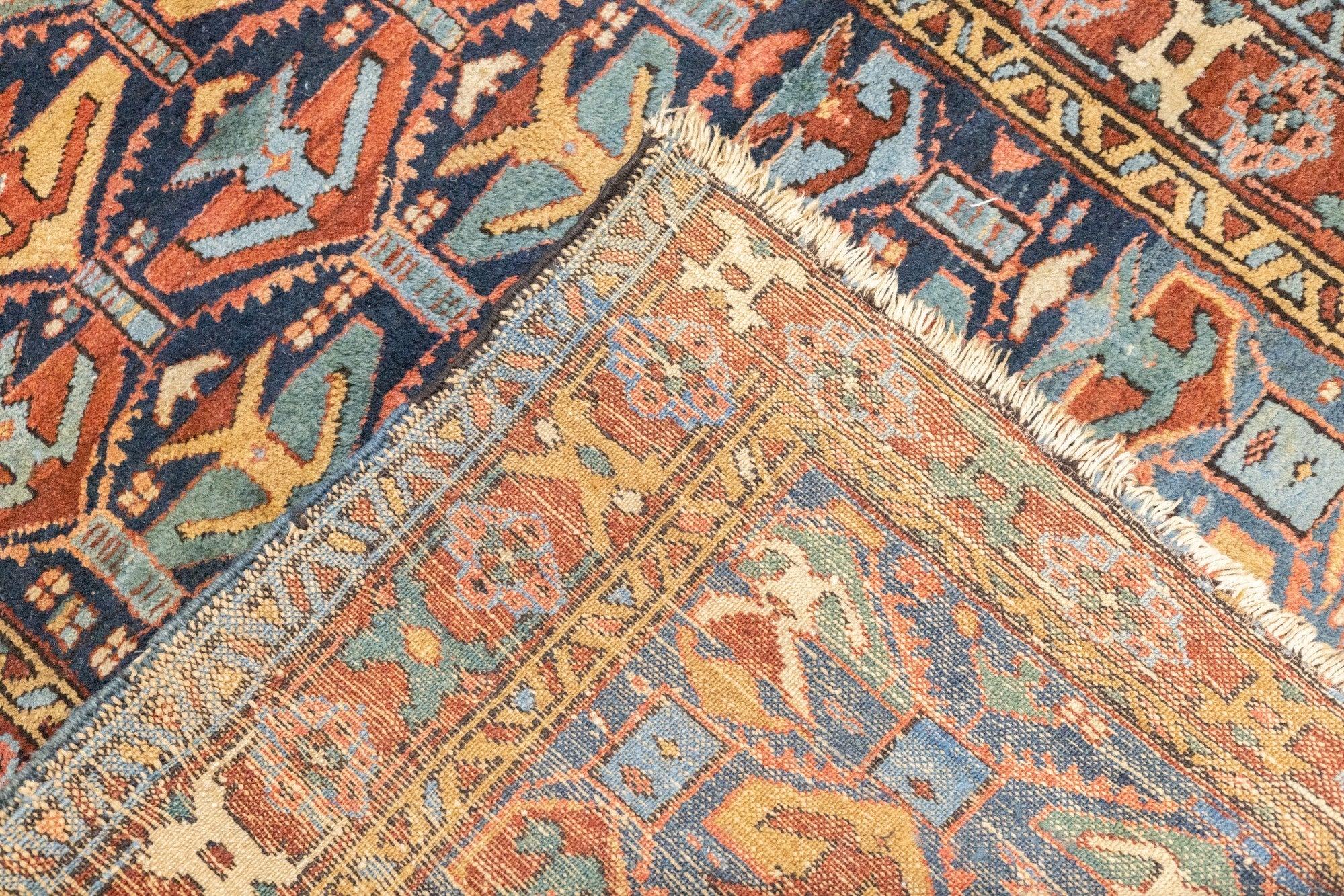 Antiker Bakshayesh-Teppich 3'5'' x 4'3'' im Angebot 3