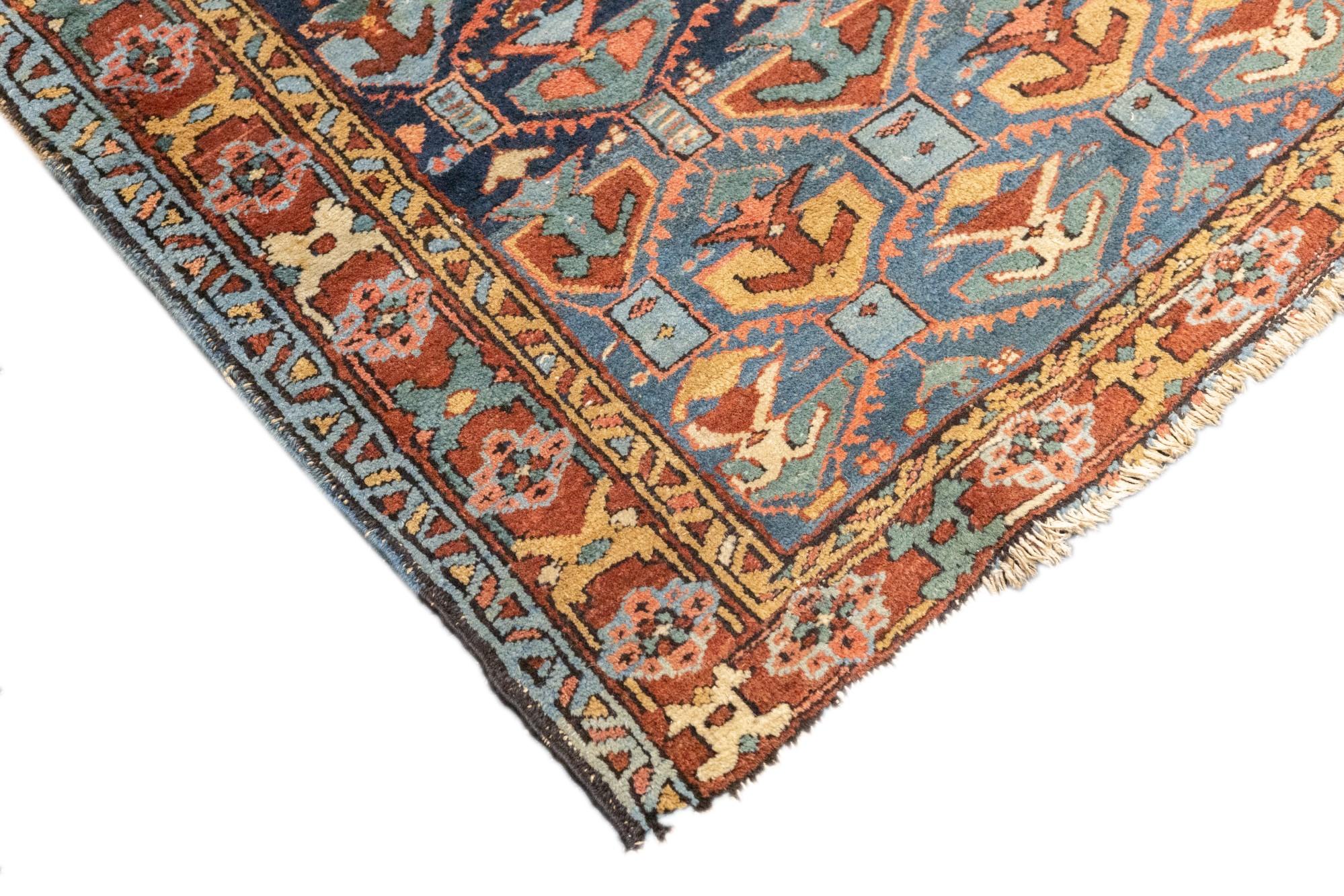 Antiker Bakshayesh-Teppich 3'5'' x 4'3'' (Persisch) im Angebot