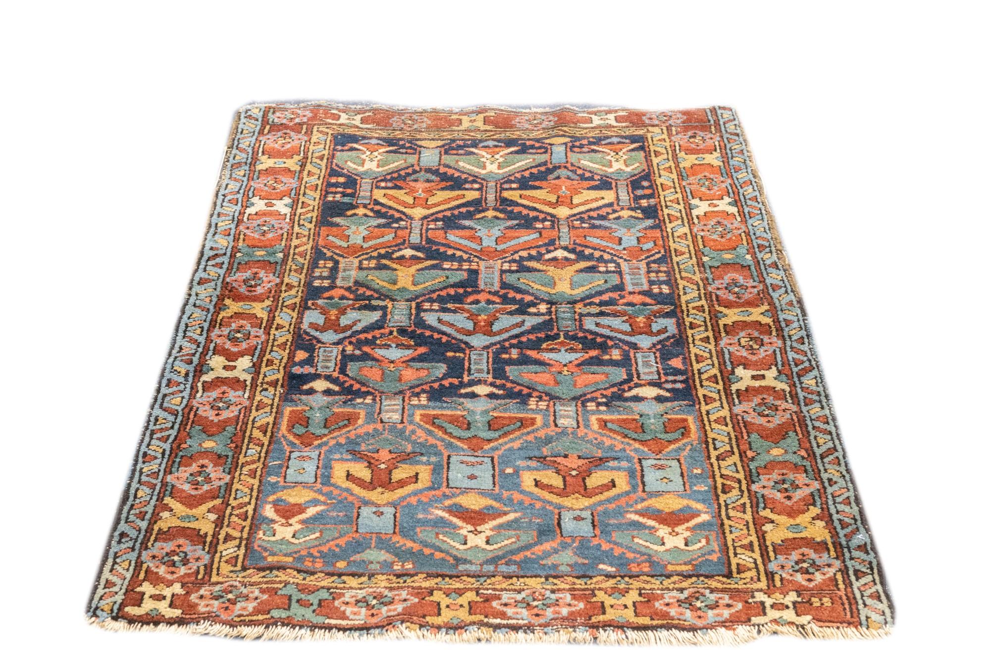 Antiker Bakshayesh-Teppich 3'5'' x 4'3'' (Wolle) im Angebot