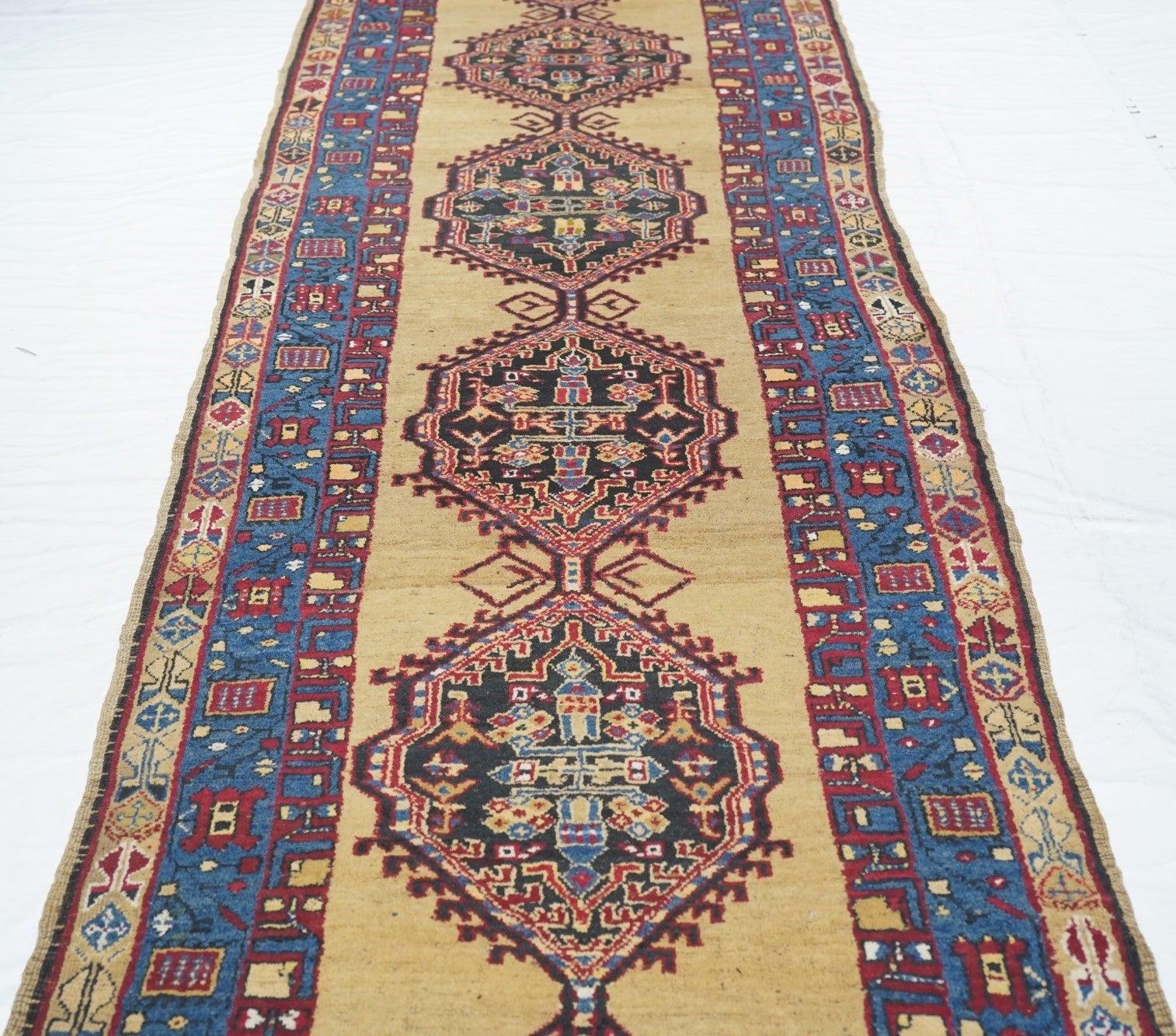 Antiker Bakshayesh-Teppich 3'6'' x 14'3'' (Wolle) im Angebot