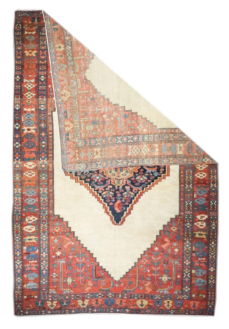 Antiker Bakshayesh-Teppich 9'6'' x 14'9''. Eine Art von Heriz, im Allgemeinen in quadratischen Formaten, Allover-Muster und groben bis mittleren Bindungen, Wolle oder Mischgewebe; gewebt vor 1900. Der Begriff wird oft auf frühe Medaillons, spätere
