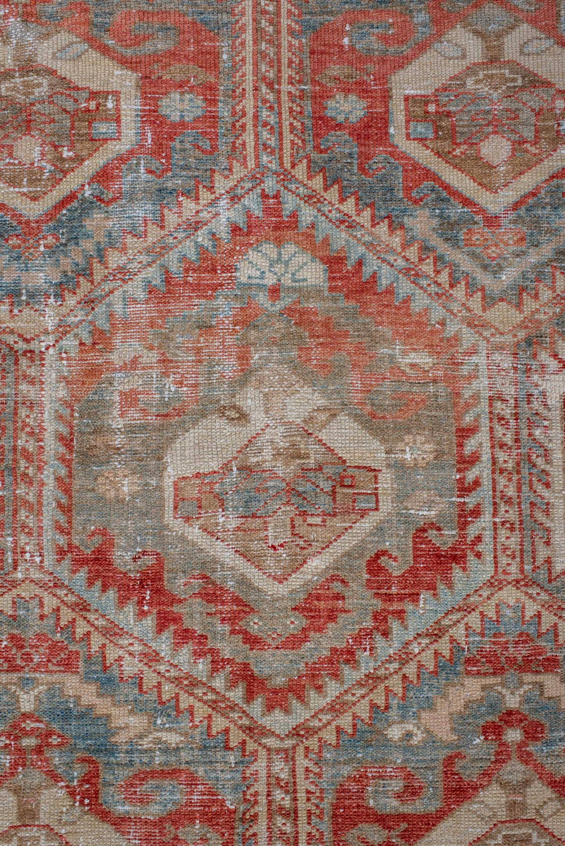 Noué à la main Baktiary ancien aux couleurs rustiques