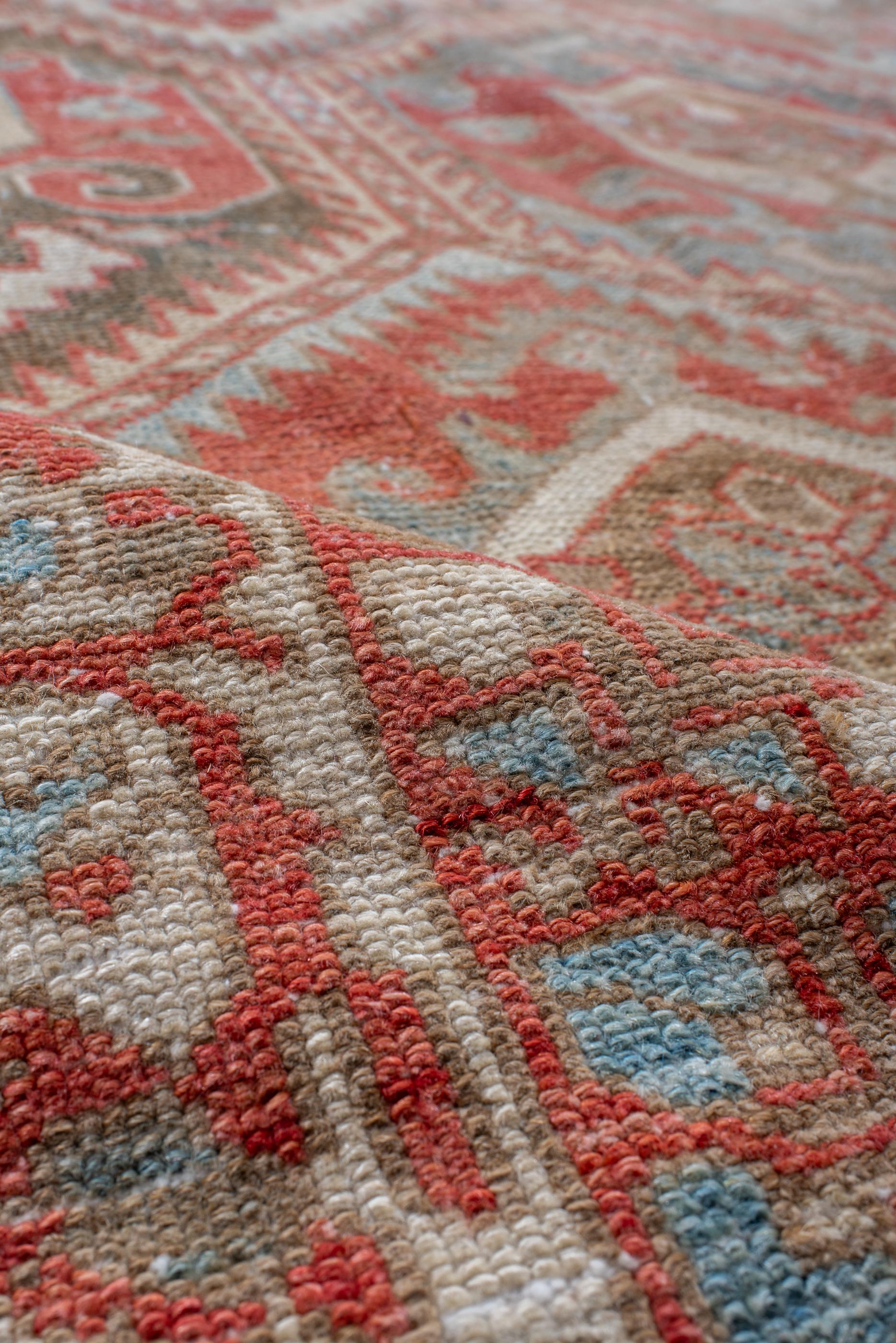 Laine Baktiary ancien aux couleurs rustiques