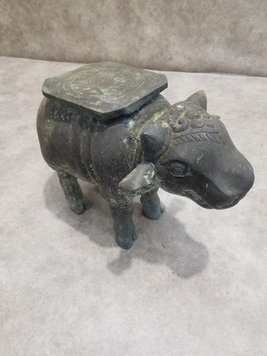 20th Century Antique Balinese Finely Detailed Patina Hammered Bronze Bull Side Table For Sale