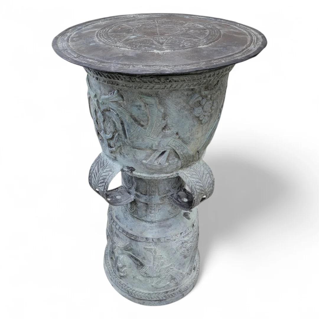 20ième siècle Antique Balinese Hammered Bronze Rain Drum Garden Stool/Plant Stand - Set Of 2 en vente