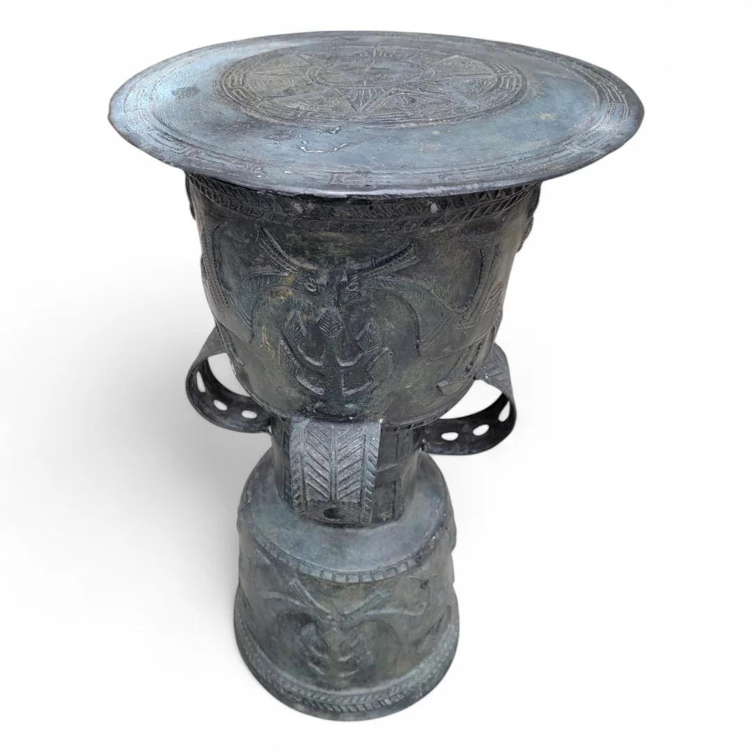 Antique Balinese Hammered Bronze Rain Drum Garden Stool/Plant Stand - Set Of 2 en vente 1