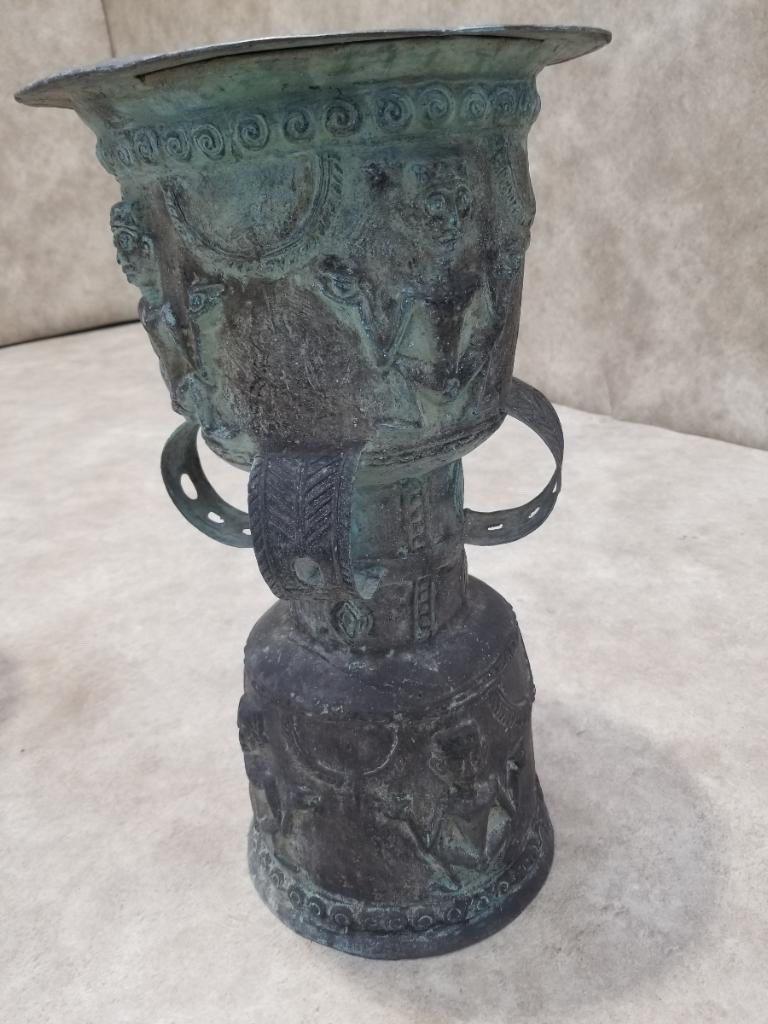 Taburete/plantero de jardín de tambor de lluvia de bronce martillado balinés antiguo - Juego de 2 siglo XIX