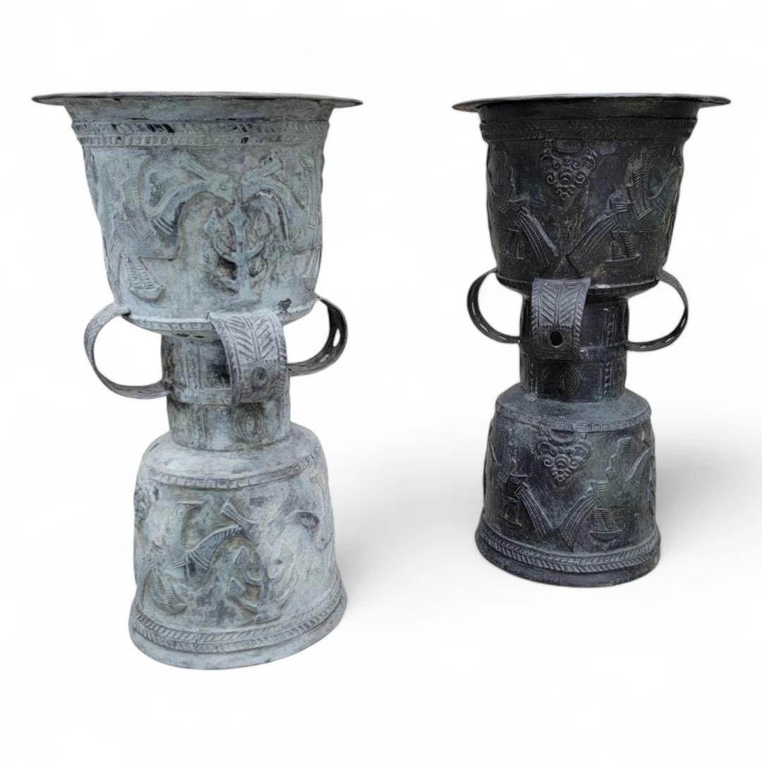 Tribal Antique Balinese Hammered Bronze Rain Drum Garden Stool/Plant Stand - Set Of 2 en vente
