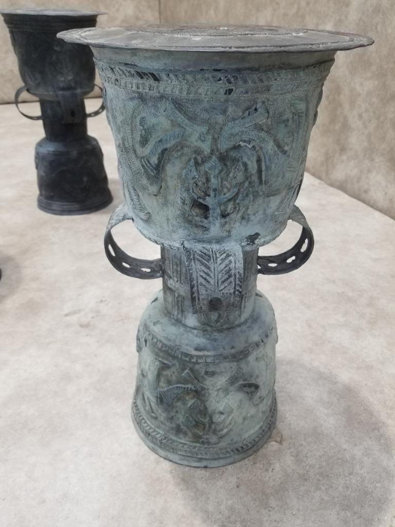 Taburete/plantero de jardín de tambor de lluvia de bronce martillado balinés antiguo - Juego de 2 2