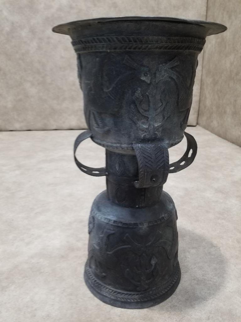 Antique Balinese Hammered Bronze Rain Drum Garden Stool/Plant Stand - Set of 3 In Good Condition In Chicago, IL