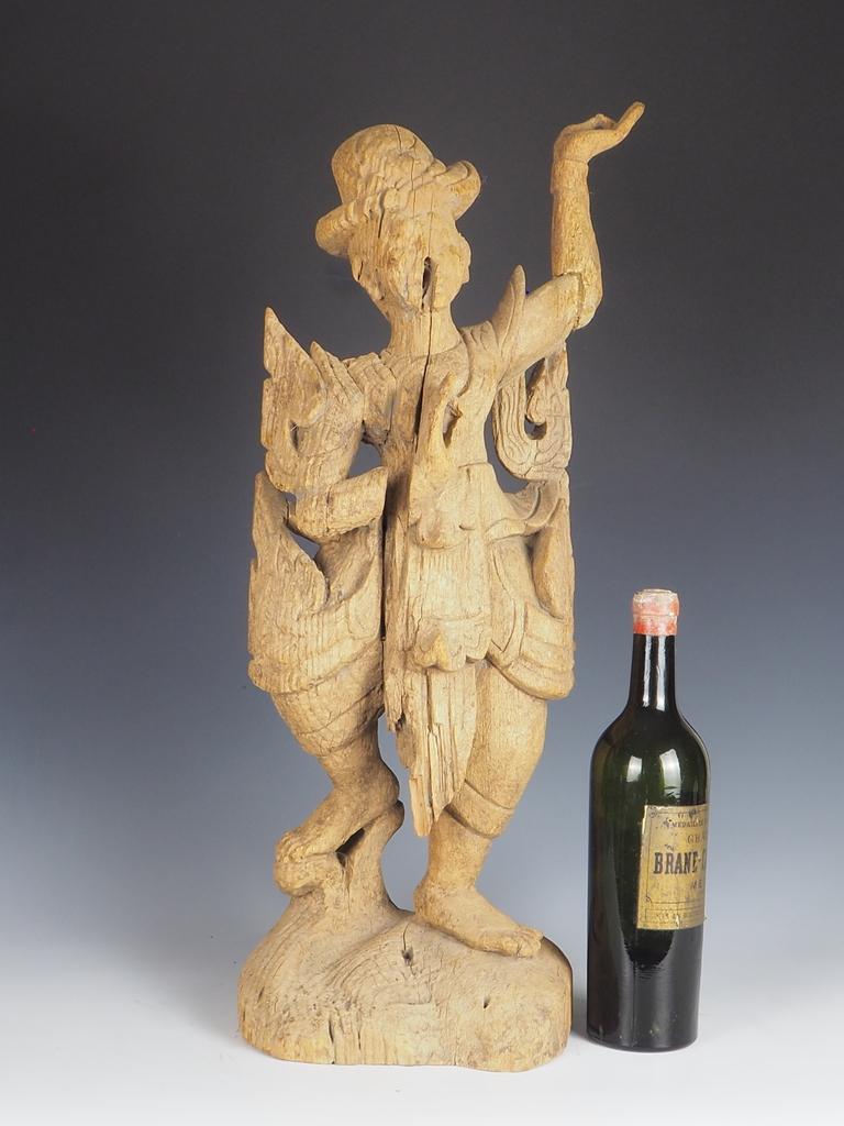 Antique Balinese Hand-Carved Sculpture of a Young Dancer In Good Condition For Sale In Lincoln, GB