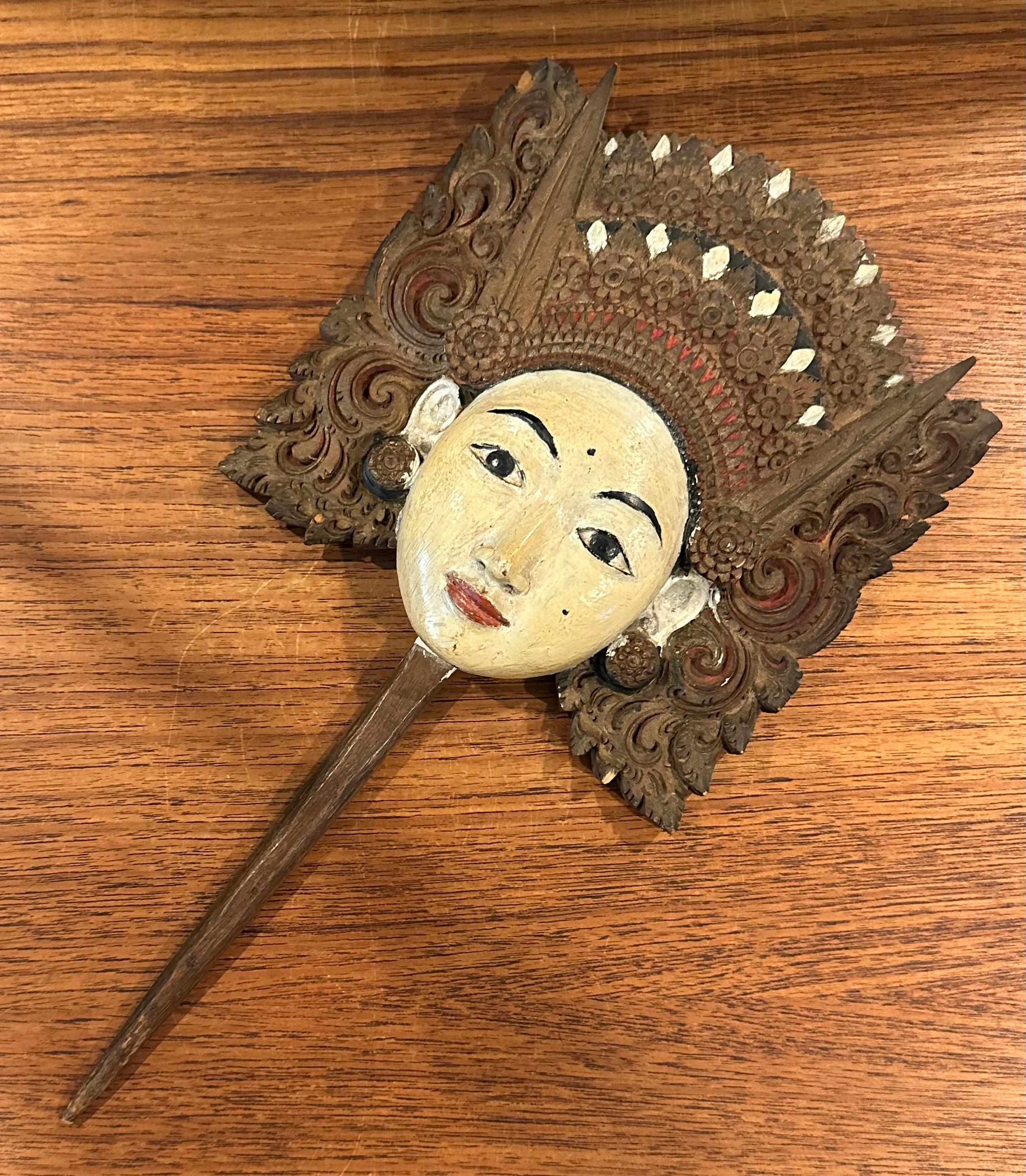 Antique Balinese Hand-Carved Wooden Temple Offering Ornament - Tapel Gebogan For Sale 2