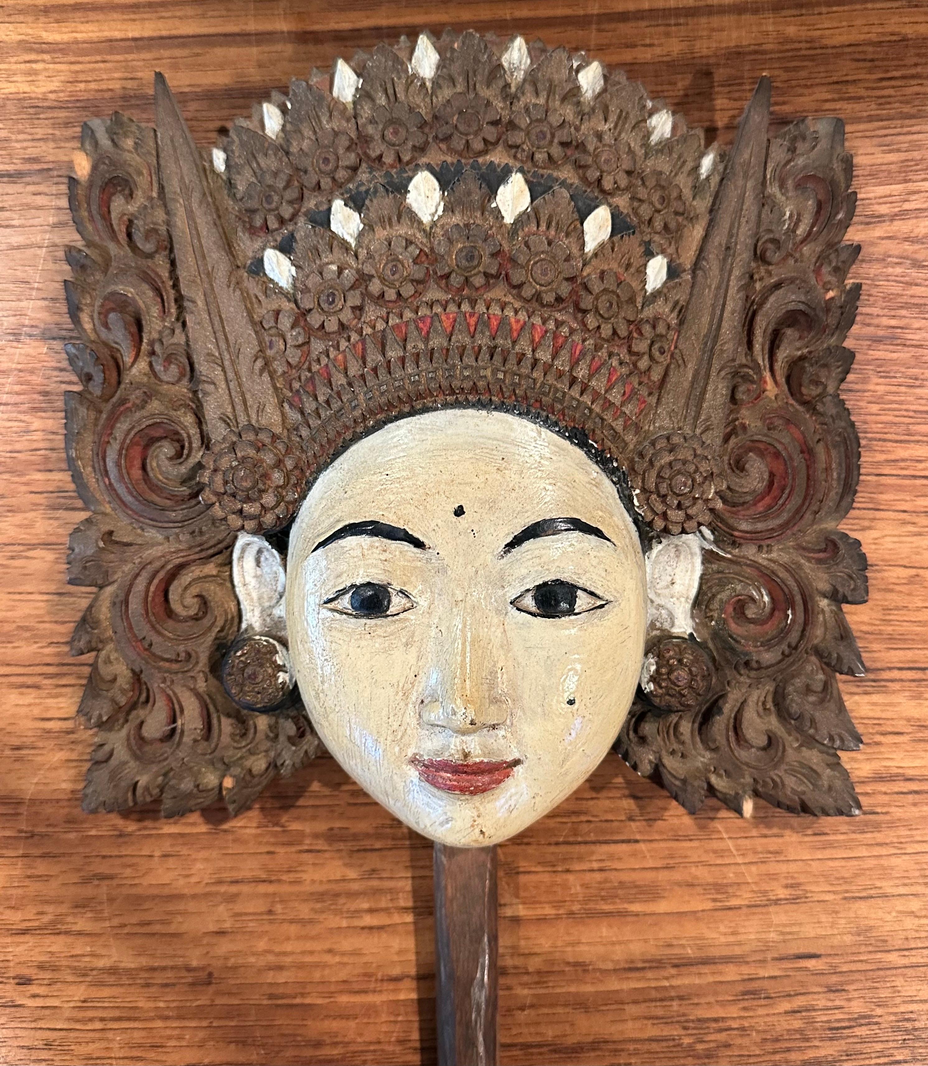 Antique Balinese Hand-Carved Wooden Temple Offering Ornament - Tapel Gebogan For Sale 3