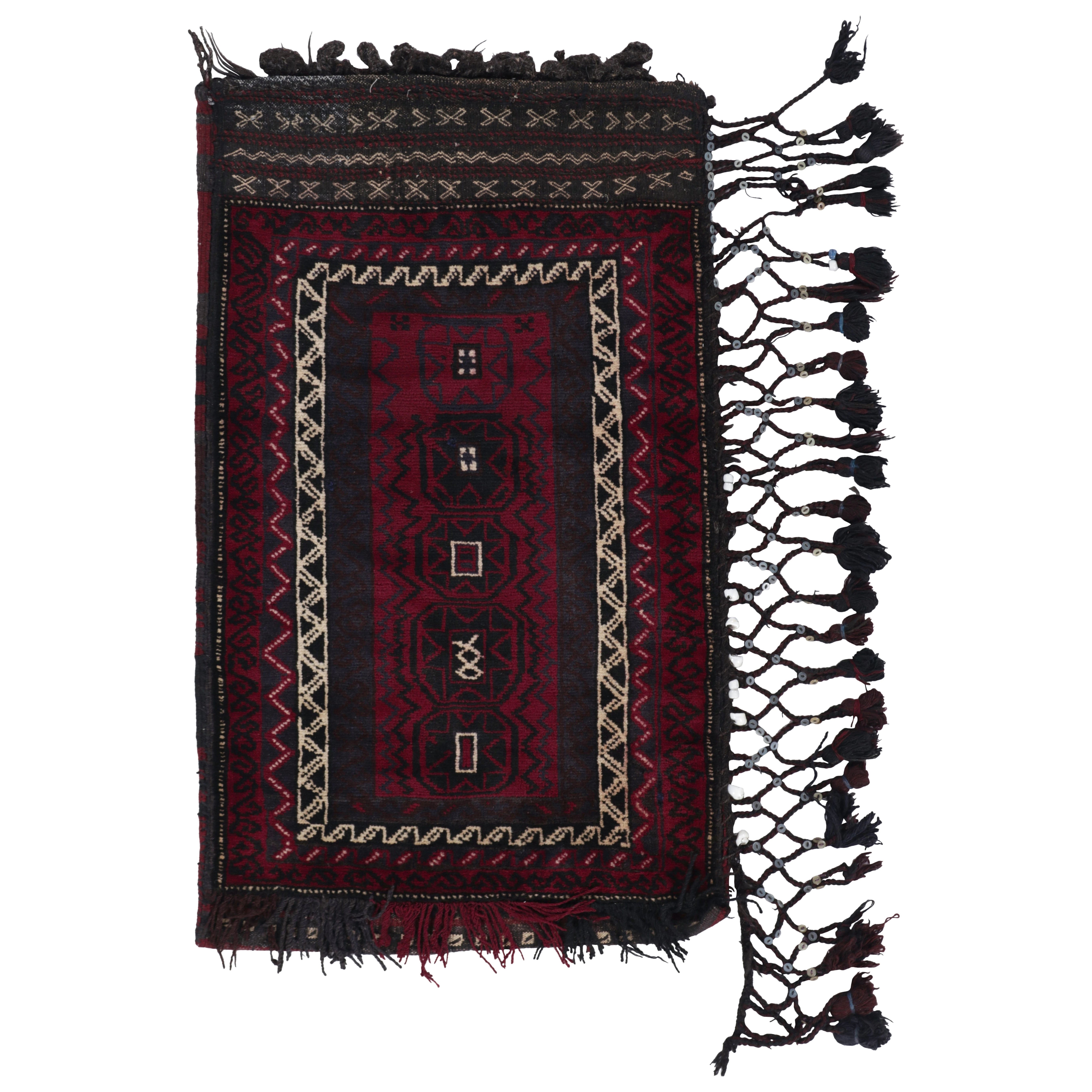 Textile tribal ancien Balisht à motifs géométriques rouges et noirs - Rug & Ki