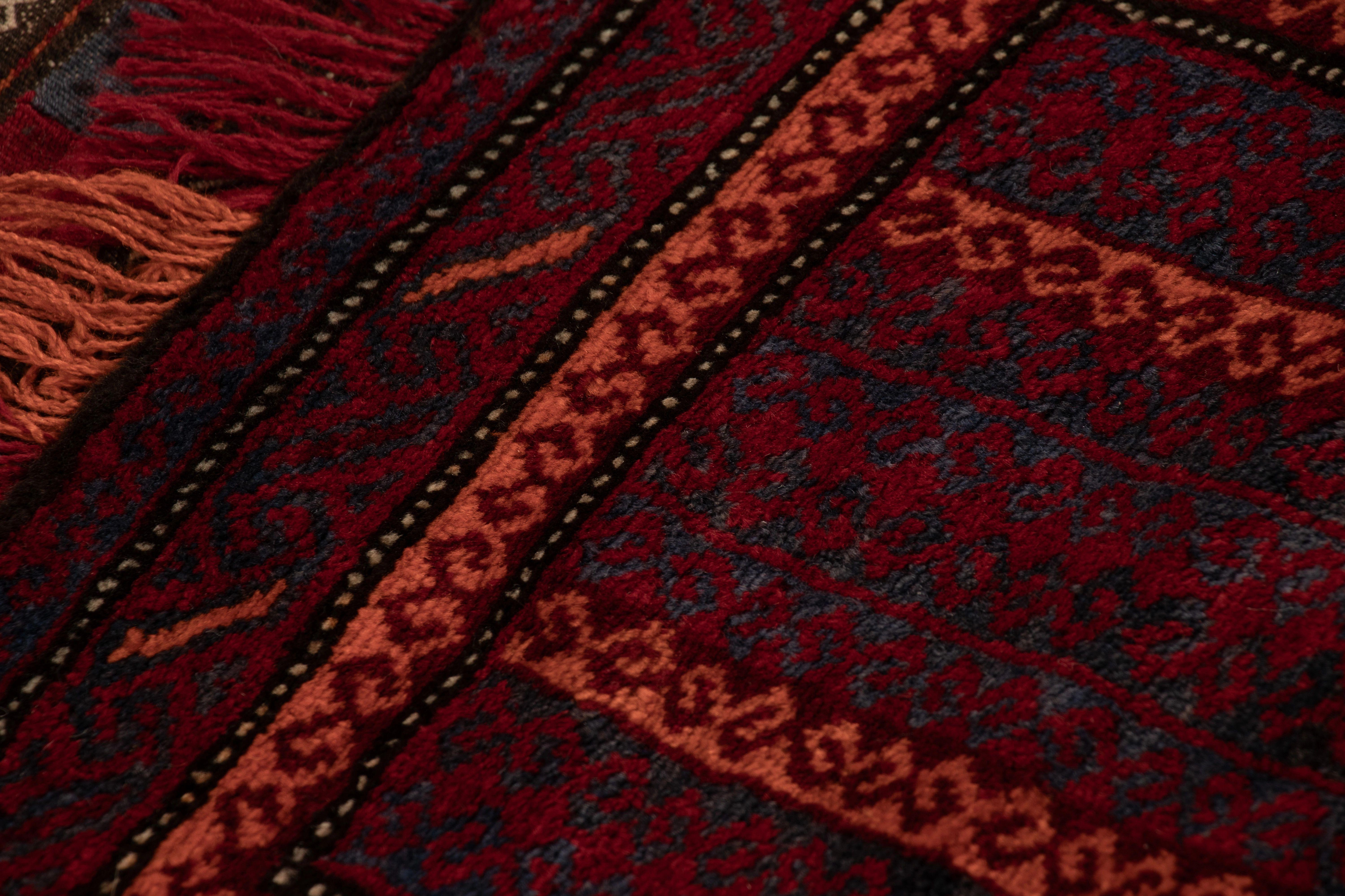 Pakistanais Textile tribal ancien Balisht à motifs géométriques polychromes - Rug & Ki en vente