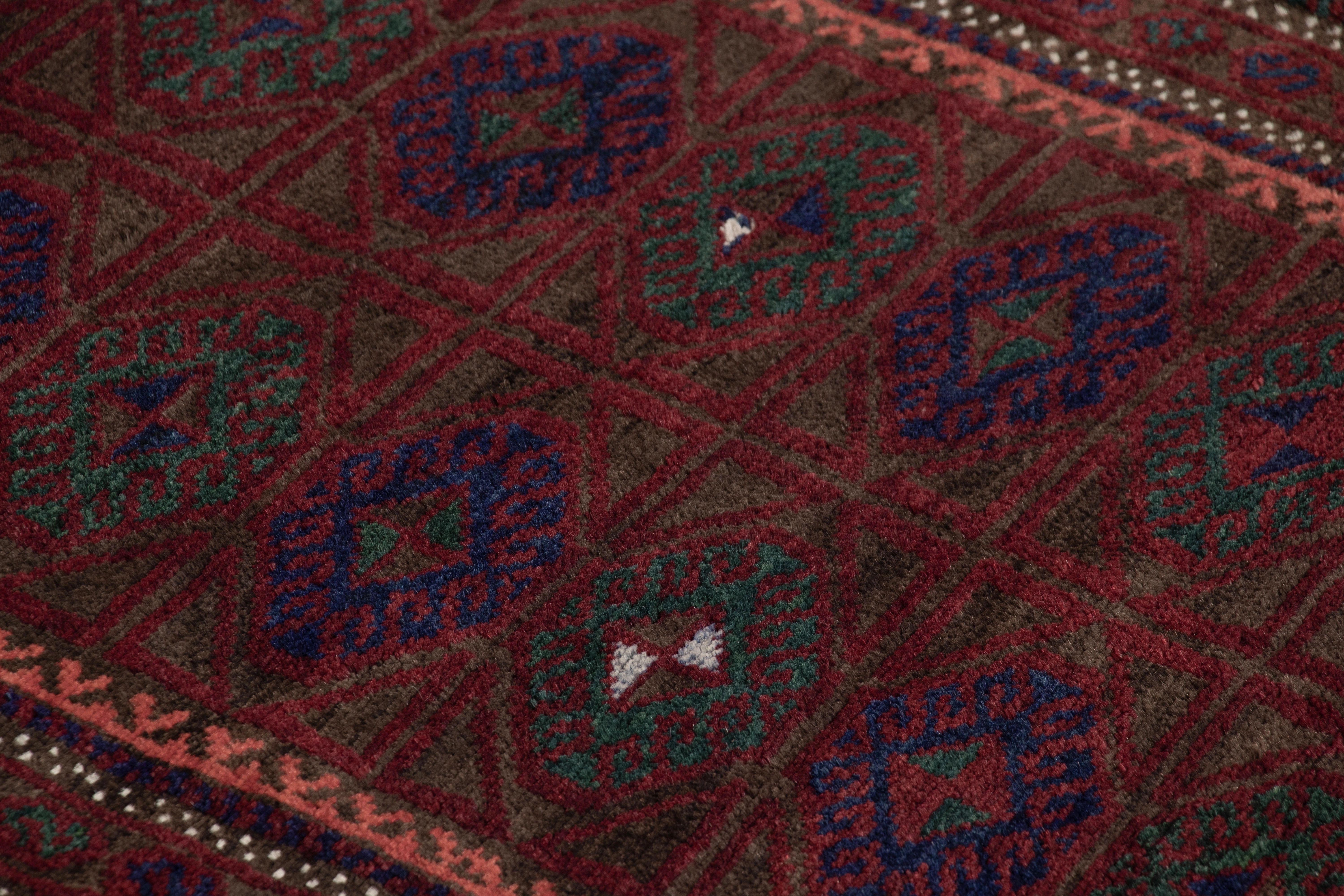 Pakistanais Textile tribal ancien Balisht à motifs géométriques polychromes - Rug & Kil en vente