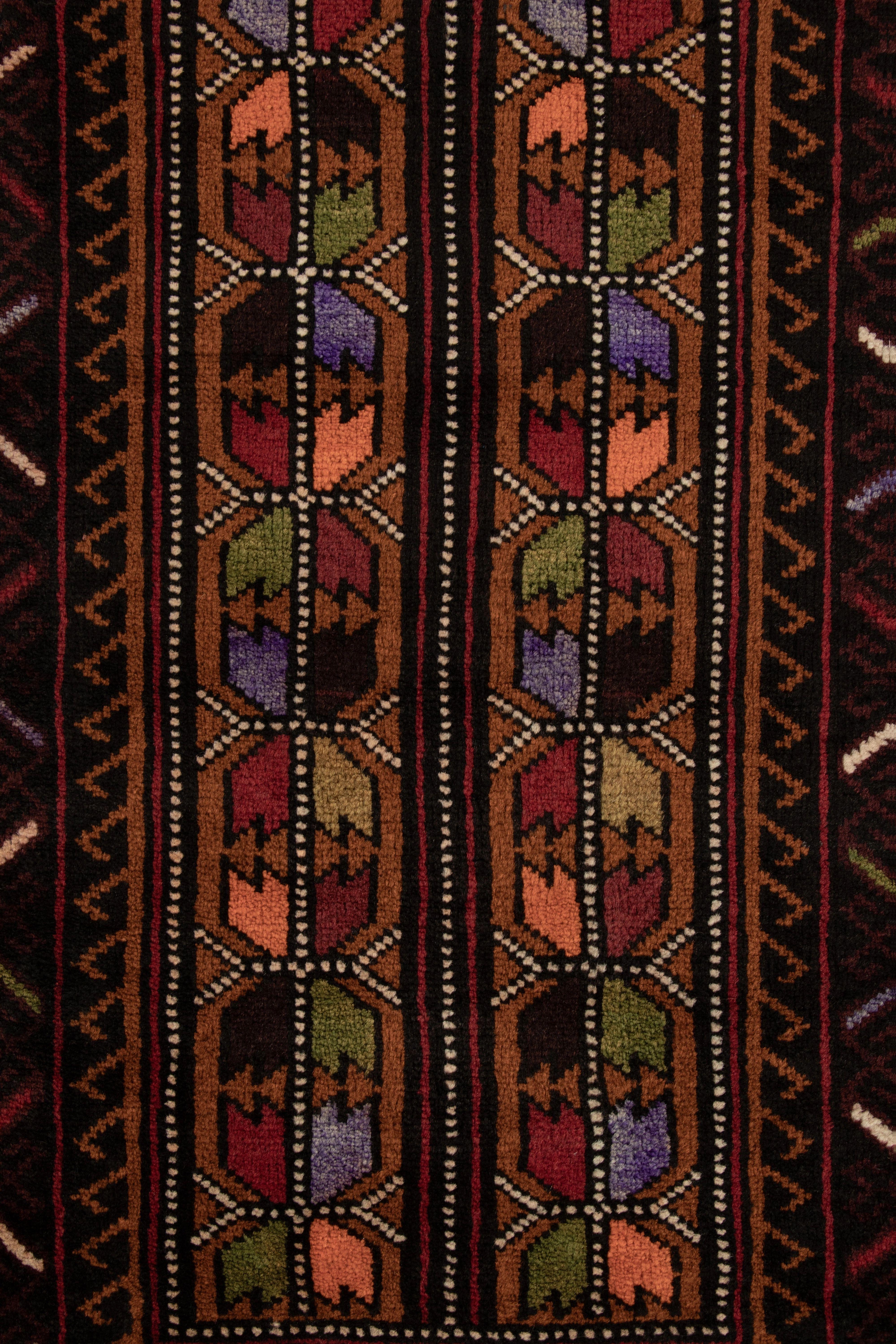 Noué à la main Textile tribal ancien Balisht à motifs géométriques polychromes - Rug & Kil en vente