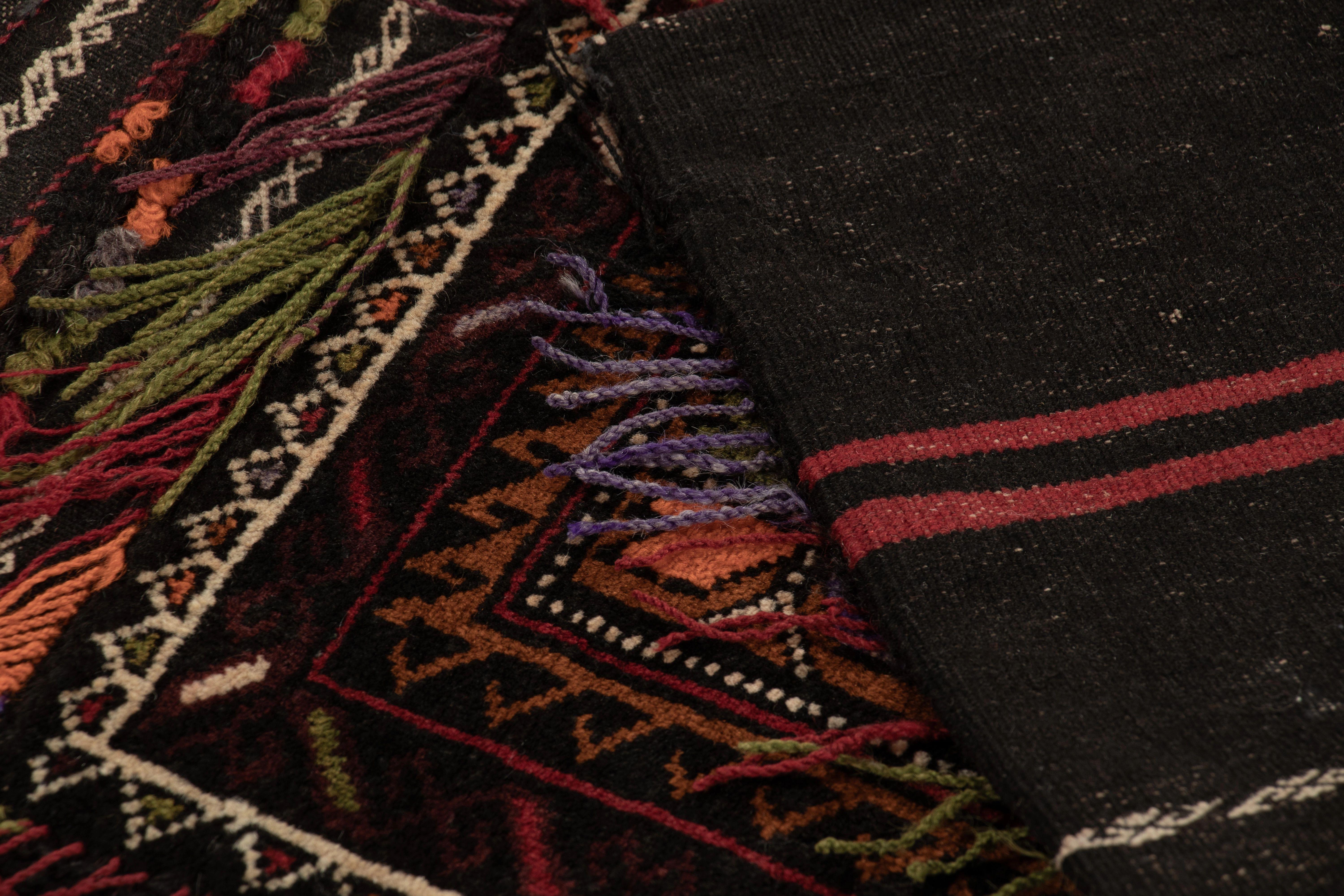 Textile tribal ancien Balisht à motifs géométriques polychromes - Rug & Kil Bon état - En vente à Long Island City, NY