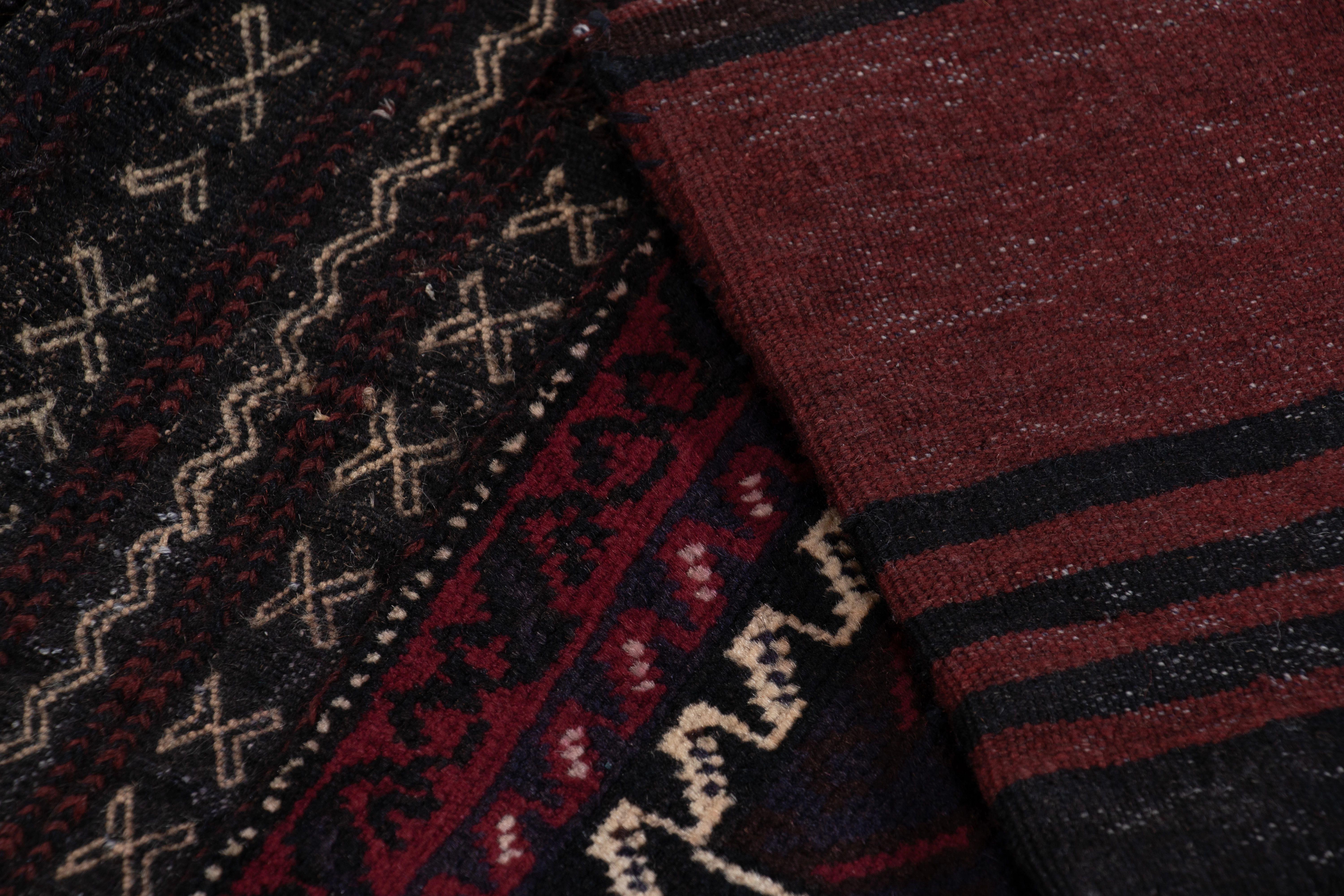 Textile tribal ancien Balisht à motifs géométriques rouges et noirs - Rug & Ki Bon état - En vente à Long Island City, NY
