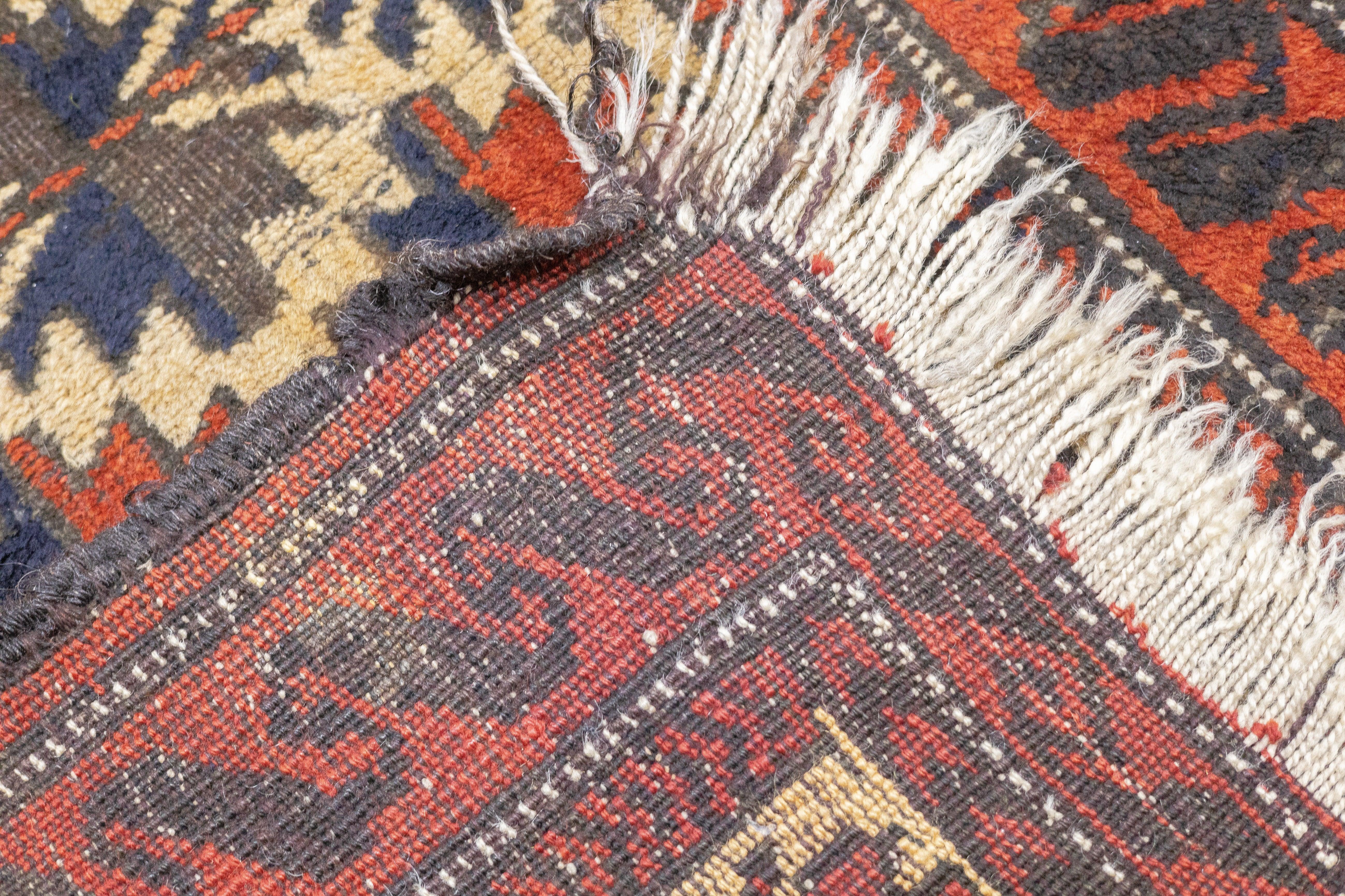Tapis Balouch antique 2'3'' x 2'11'' en vente 2