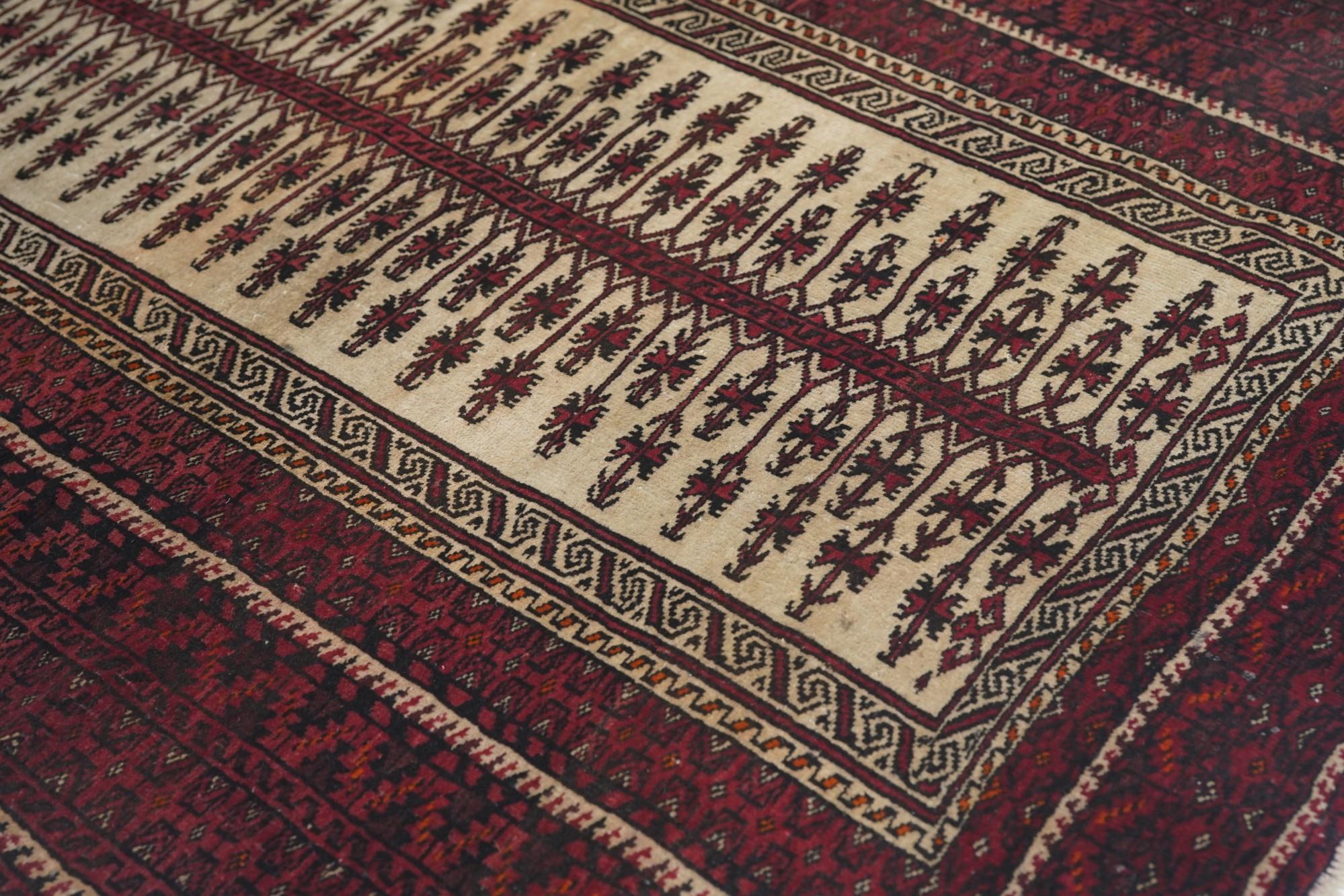 Early 20th Century Antique Balouch Rug 3'3'' x 5'1'' For Sale