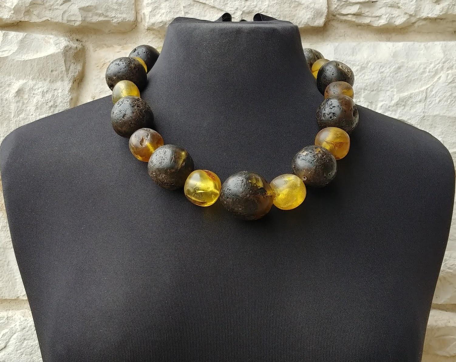 Antique Baltic Amber Necklace, 229gr, circa the 1900s For Sale 3