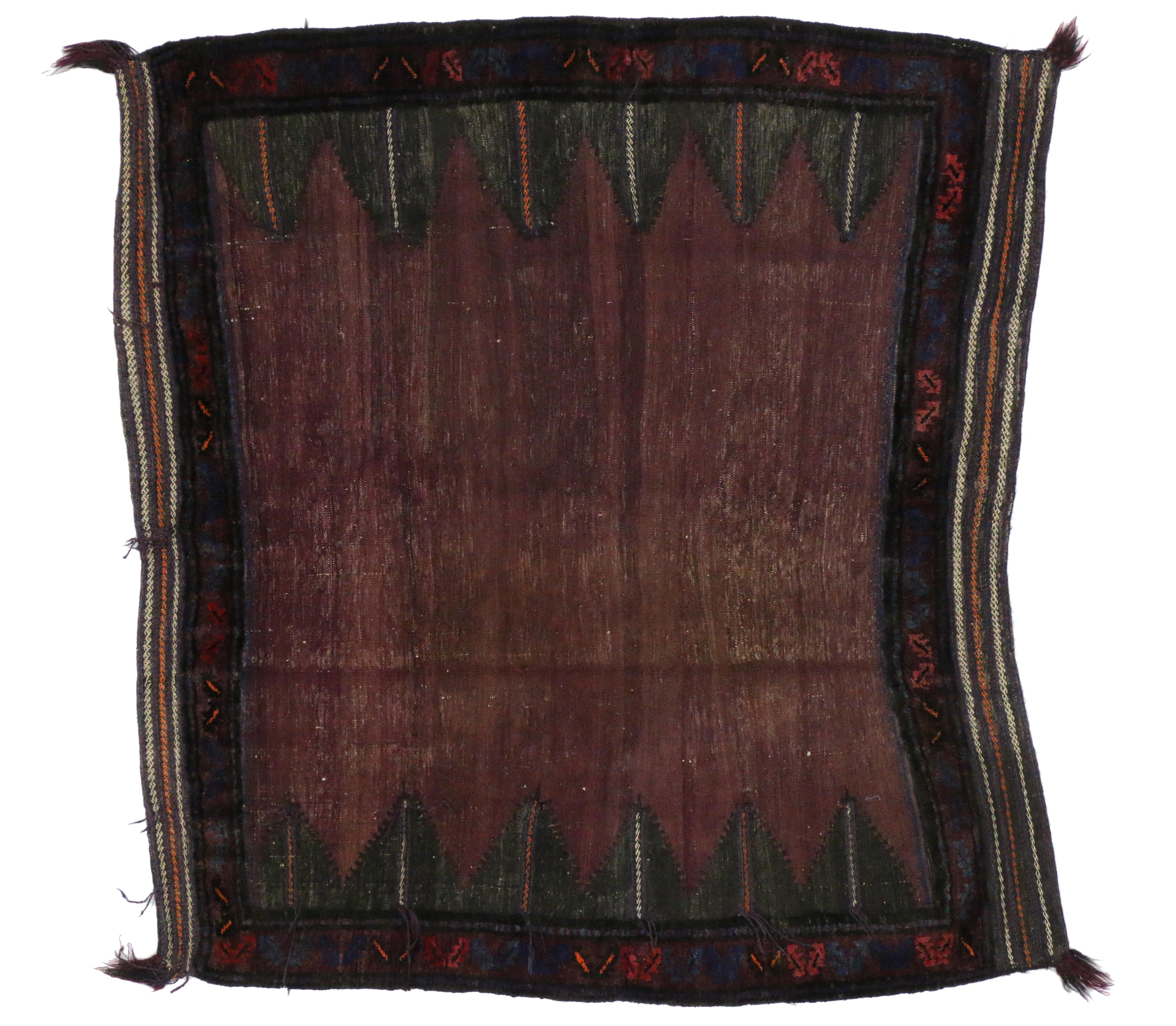 Antiker antiker Baluch-Taschenbeutel, Satteltasche, afghanischer Teppich, Textilkunst oder Stammeskunst-Akzent-Teppich (Handgeknüpft) im Angebot