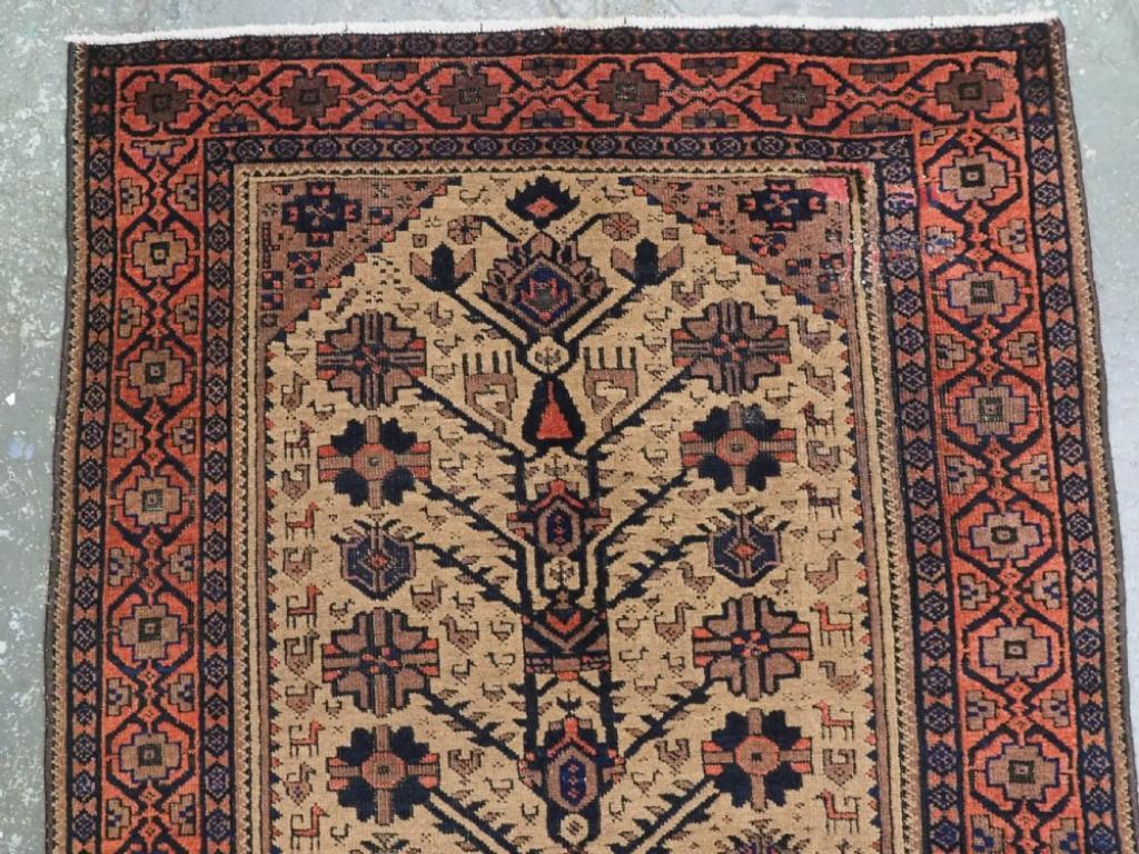 Antiker Baluch Ferdows Region Teppich, Kamelgrund-Baum-Design, spätes 19. Jahrhundert (Unbekannt) im Angebot