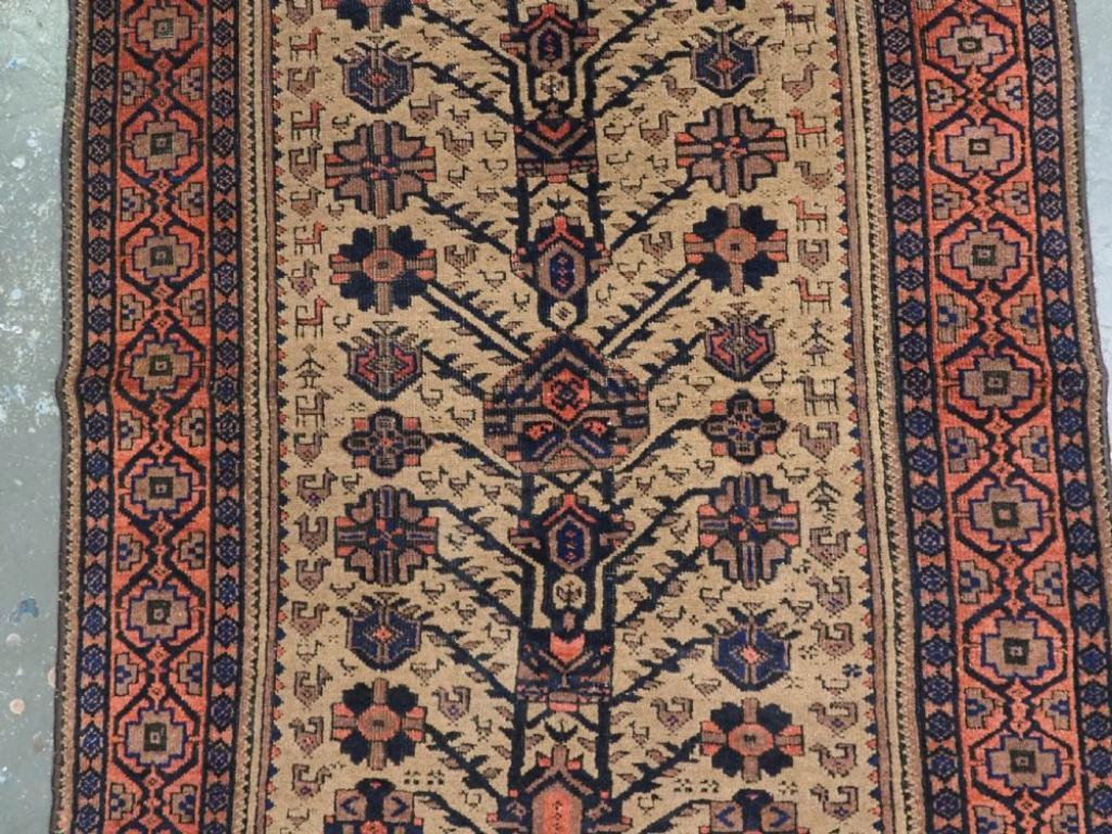 Antiker Baluch Ferdows Region Teppich, Kamelgrund-Baum-Design, spätes 19. Jahrhundert im Zustand „Gut“ im Angebot in Moreton-In-Marsh, GB